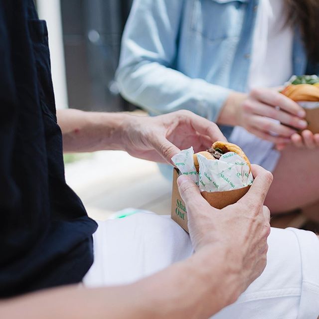 Best enjoyed #ingoodcompany 🙌 🍔 #shakeoutnz @goodsideakl