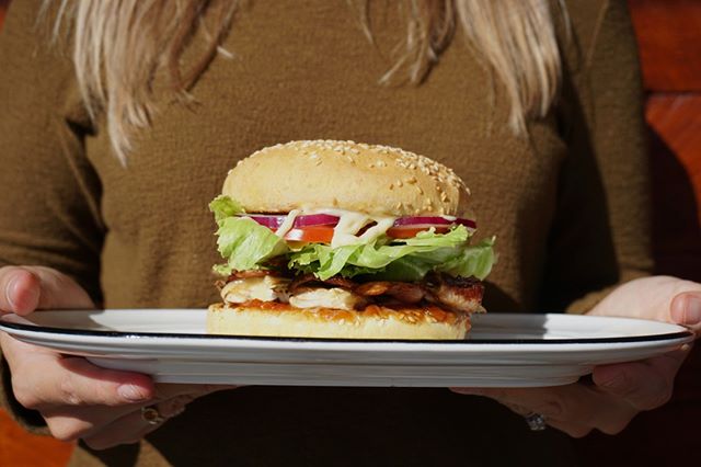 Happy International Burger Day burger lovers!⠀⠀⠀⠀⠀⠀⠀⠀⠀
#BurgerFuel #FuelForTheHumanEngine #BaconBackfire #InternationalBurgerDay
