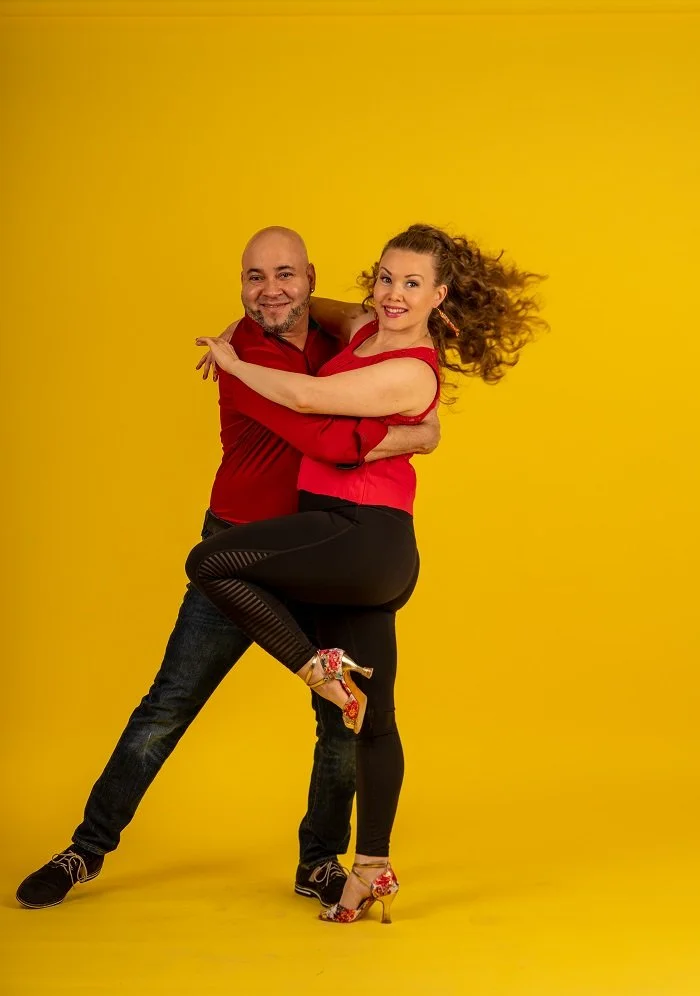 COUPLES SALSA BEGINNERS- crossbody on 1