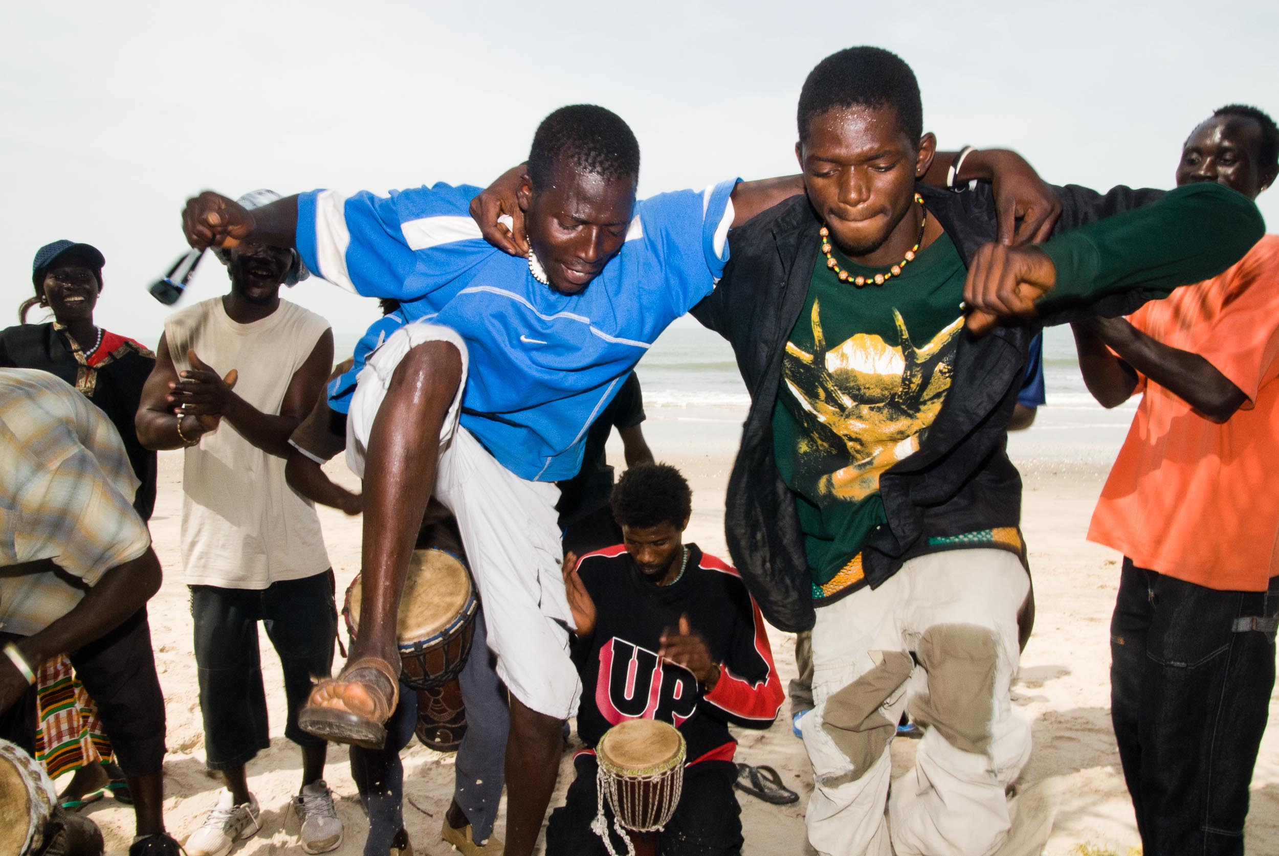  Drumming, Beach, Gambia, Westafrica, Africa 
