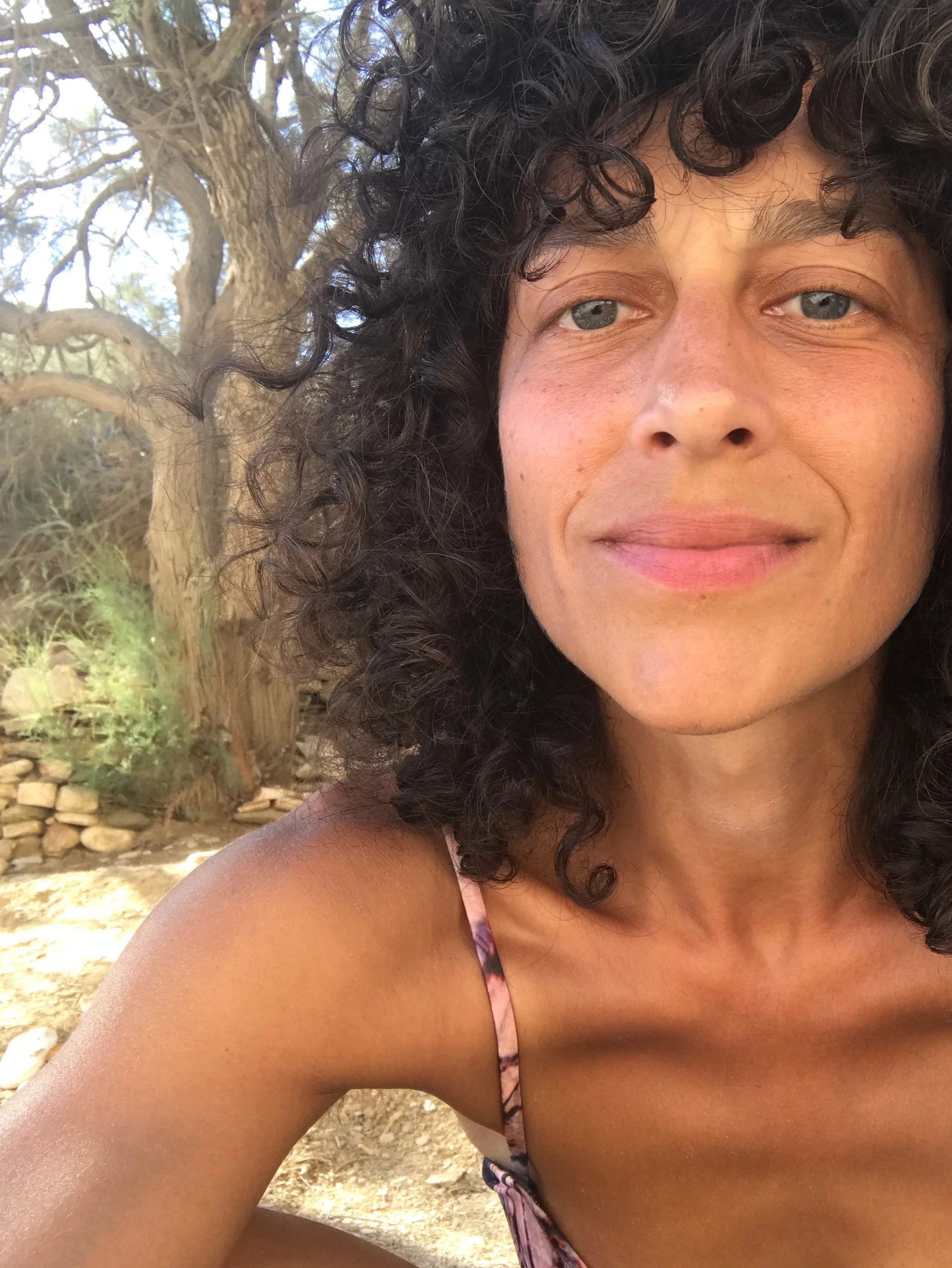 nikki_burst_portrait_folegandros (1).jpg