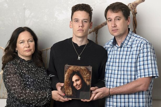 Mirror, 5th Sept 2019 - Family of girl who died after eating Pret sandwich say 'pain won't go away'