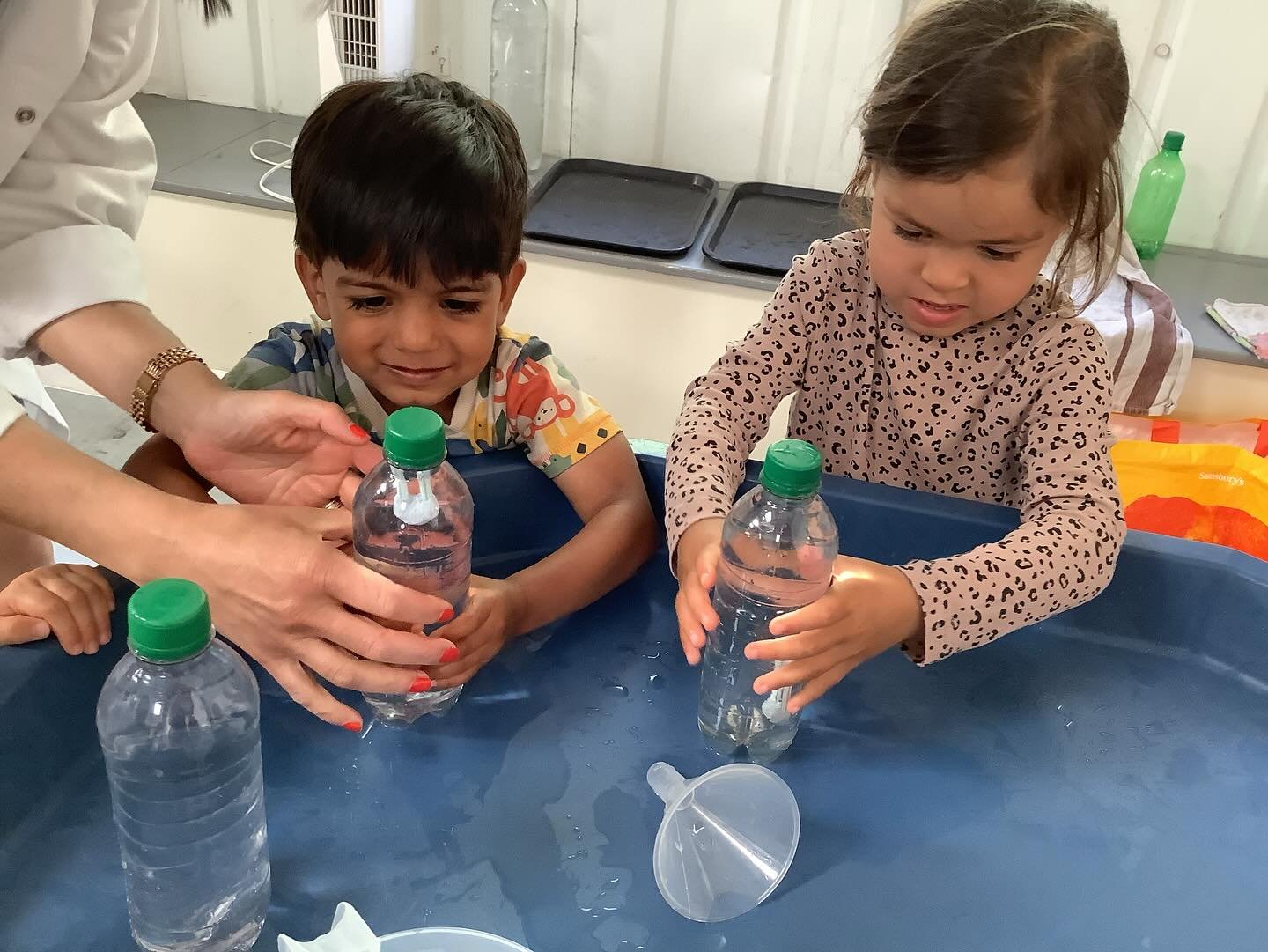 We loved having @miniprofstalbans visit us this week! The children had so much fun exploring science experiments all about pressure &mdash; linking perfectly to our topic this half term: Water! 

Don&rsquo;t miss out, contact us about a visit today!
