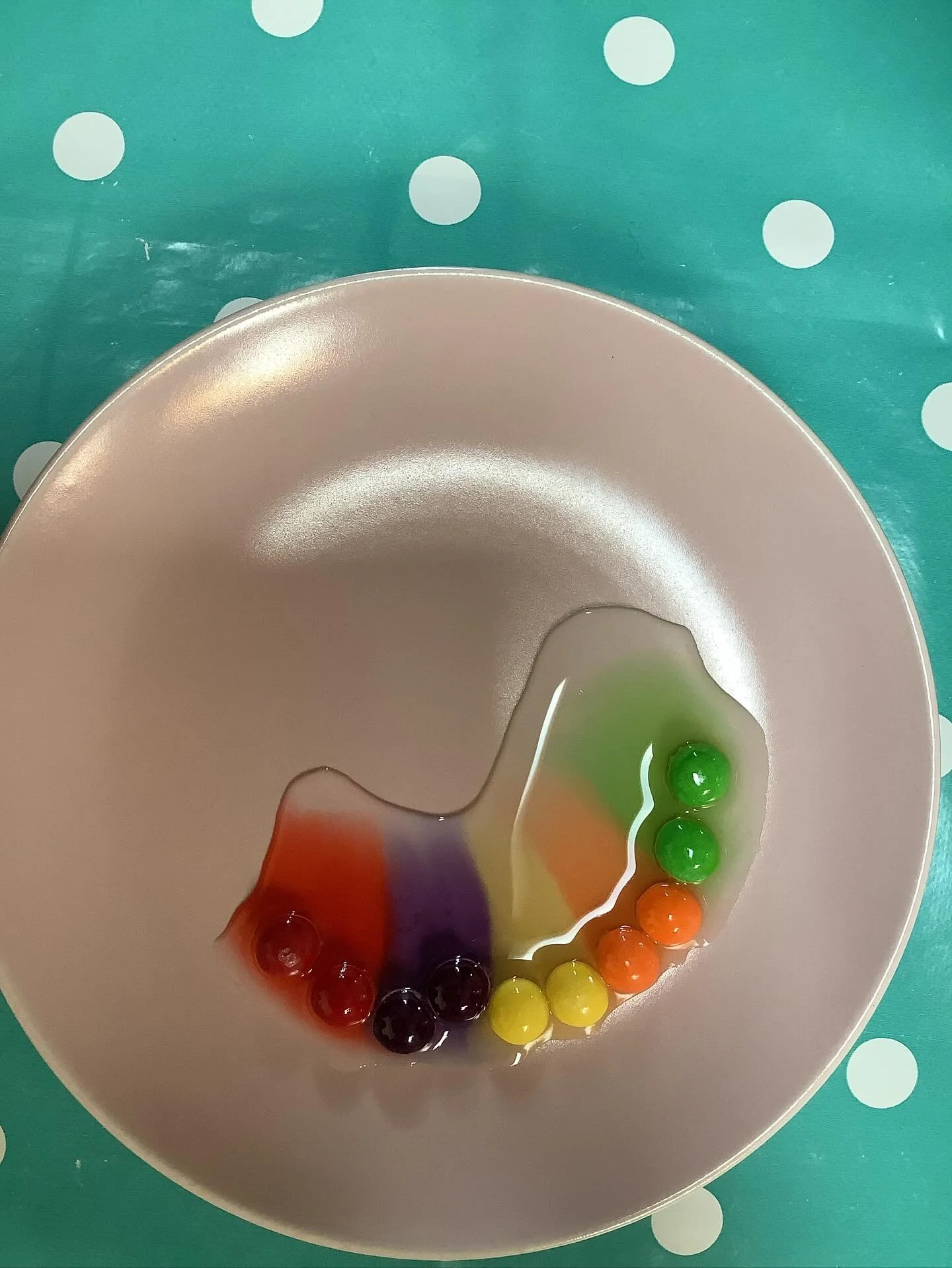 The children were amazed watching the colours spread like magic! 🌈✨ A fun and simple science experiment that kept them curious and smiling.

Don&rsquo;t miss out, contact us about a visit today!
Artisans.uk.com
.
#Earlyyears #Mums #Harpenden #Harpen