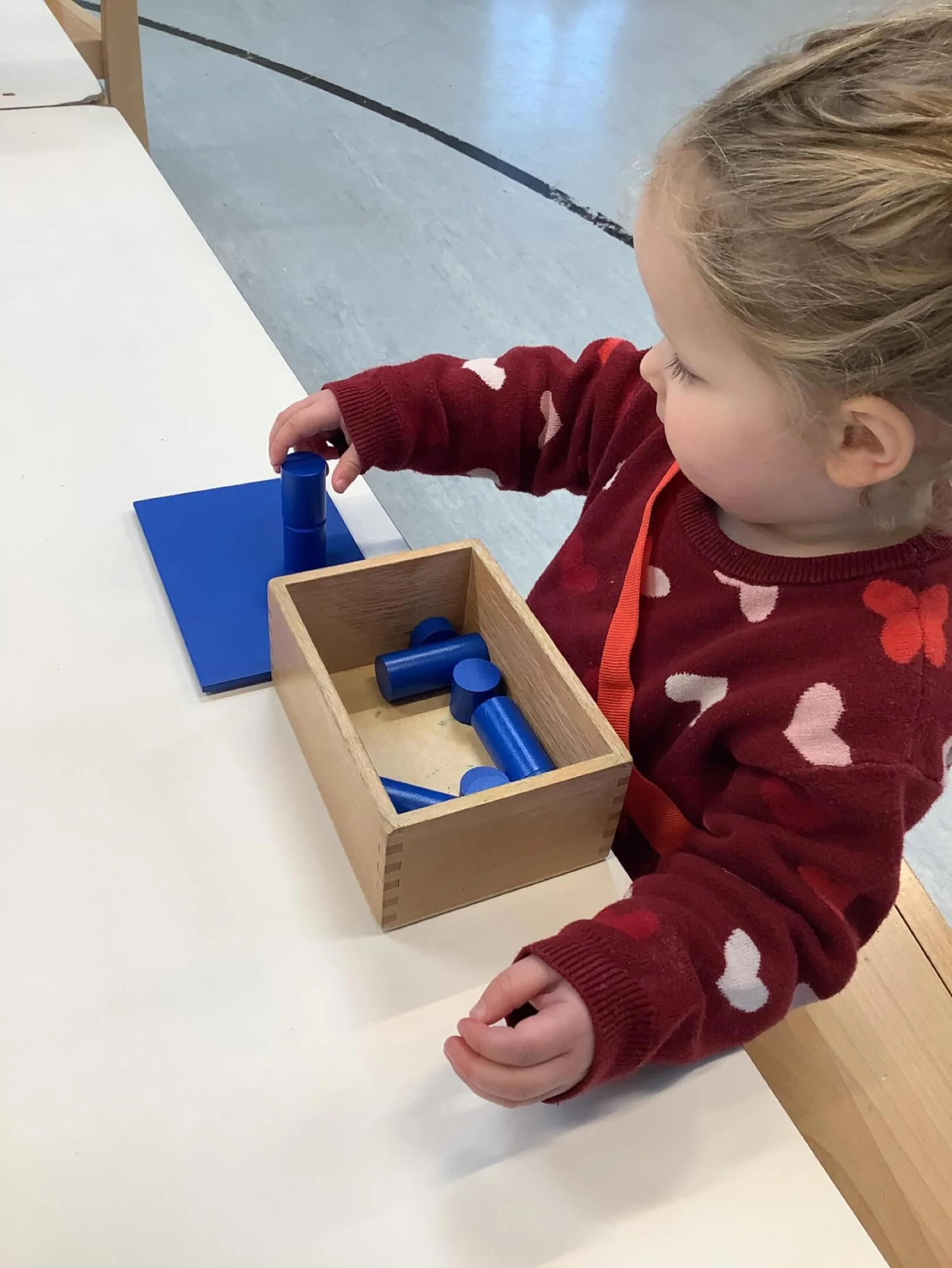 Developing visual discrimination to help with early maths.
.
#earlyyears #mums #harpenden #harpendenlife #harpendenbusiness #weareharpenden #stalbans #outoflondon #pedagogy #neuroscience #threeangers #toddlerslife #toddlermumlife #finemotorskills #mo