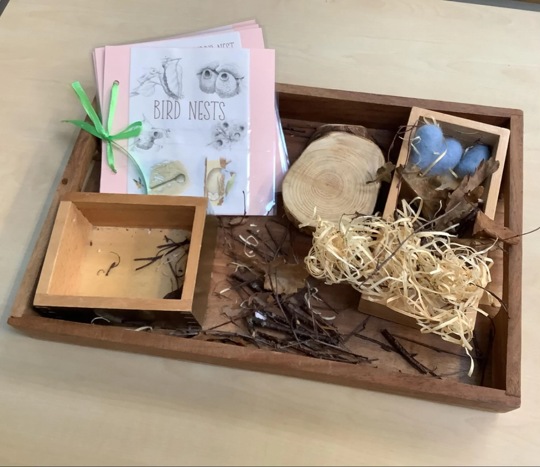 A fun way for the children to appreciate nature with our hands on bird nest making tray.
.
#earlyyears #mums #harpenden #harpendenlife #harpendenbusiness #weareharpenden #stalbans #outoflondon #pedagogy #neuroscience #threeangers #toddlerslife #toddl