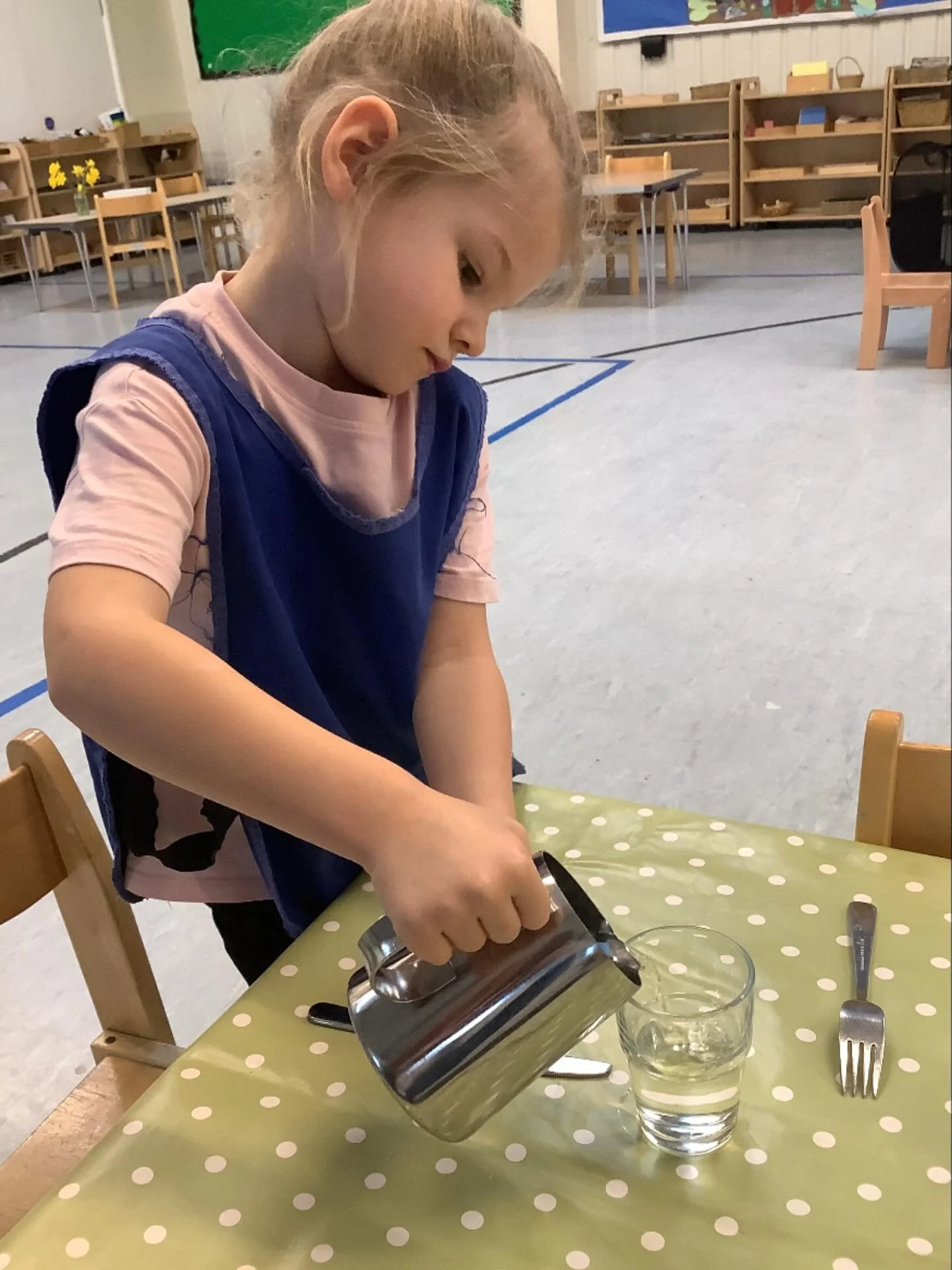 Having the opportunity to help at lunch time is great for encouraging independence!
.
#earlyyears #mums #harpenden #harpendenlife #harpendenbusiness #weareharpenden #stalbans #outoflondon #pedagogy #neuroscience #threeangers #toddlerslife #toddlermum