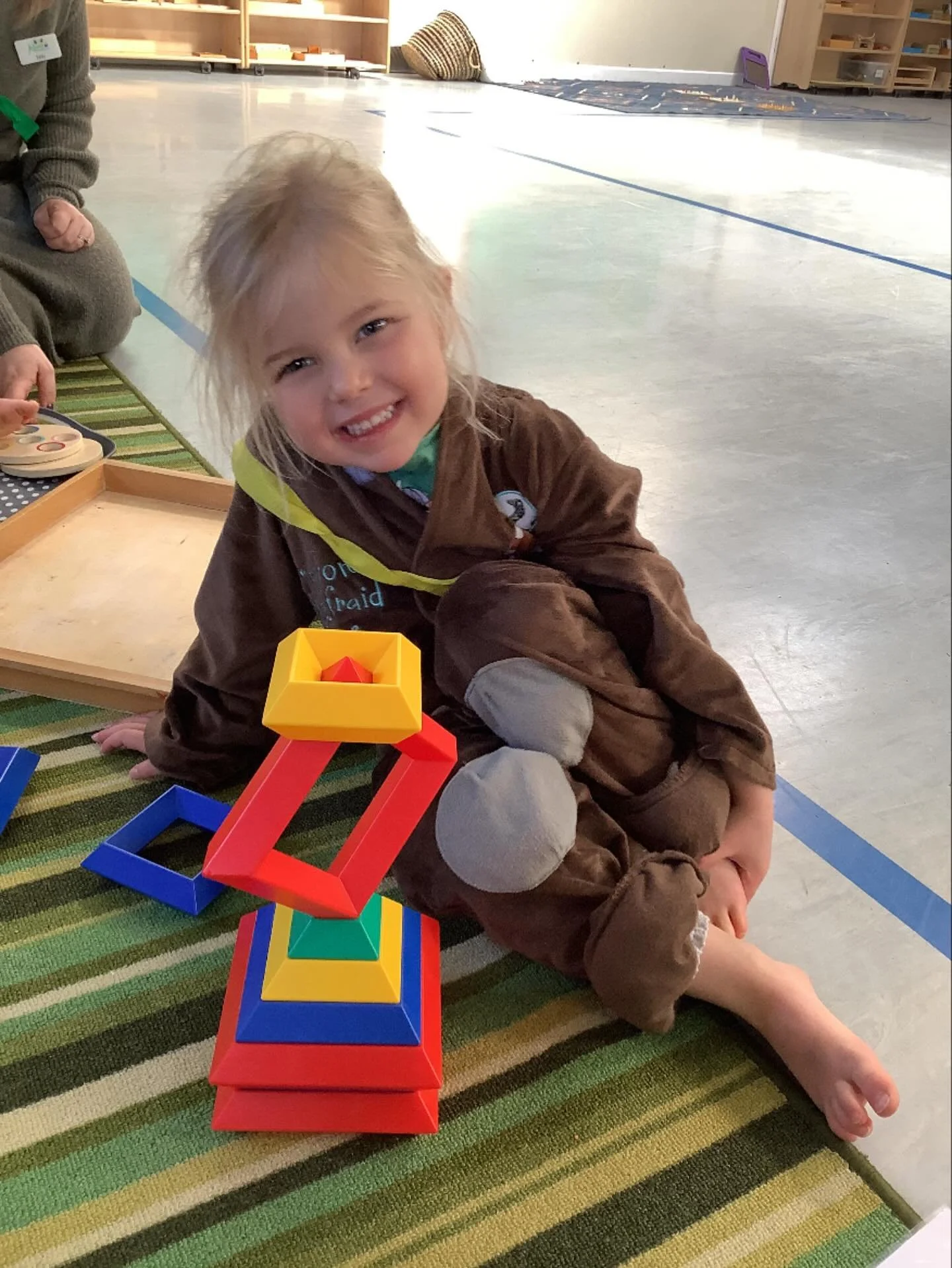 Thinking about our spacial awareness when building towers!
.
#earlyyears #mums #harpenden #harpendenlife #harpendenbusiness #weareharpenden #stalbans #outoflondon #pedagogy #neuroscience #threeangers #toddlerslife #toddlermumlife #finemotorskills #mo