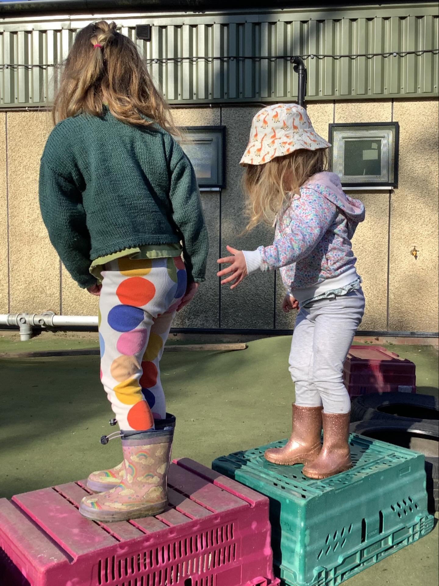 Helping our friends!
.
#earlyyears #mums #harpenden #harpendenlife #harpendenbusiness #weareharpenden #stalbans #outoflondon #pedagogy #neuroscience #threeangers #toddlerslife #toddlermumlife #finemotorskills #montessori #nursery #kindergarten #paren