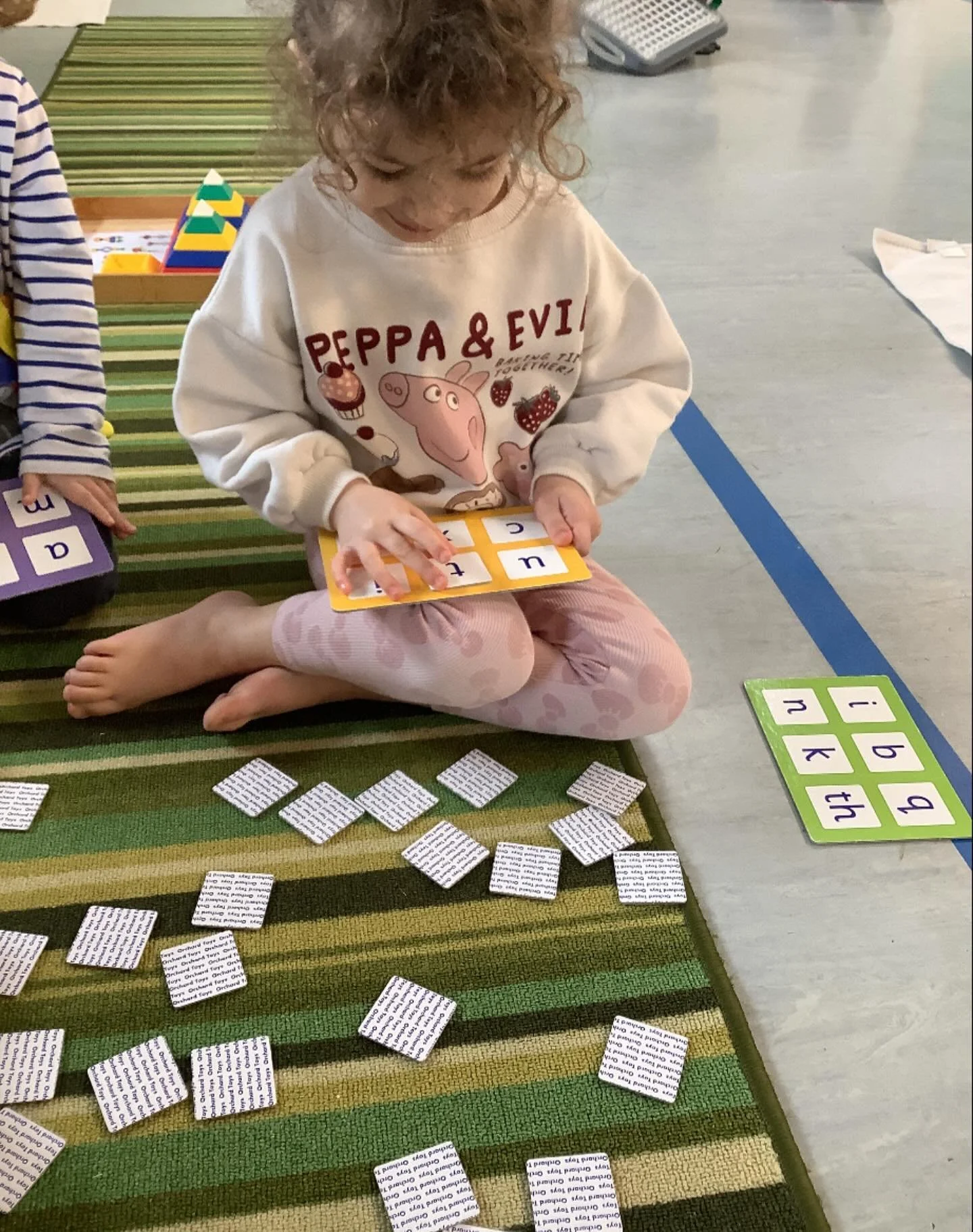 Recognising letters and their sounds with matching games.
.
#earlyyears #mums #harpenden #harpendenlife #harpendenbusiness #weareharpenden #stalbans #outoflondon #pedagogy #neuroscience #threeangers #toddlerslife #toddlermumlife #finemotorskills #mon