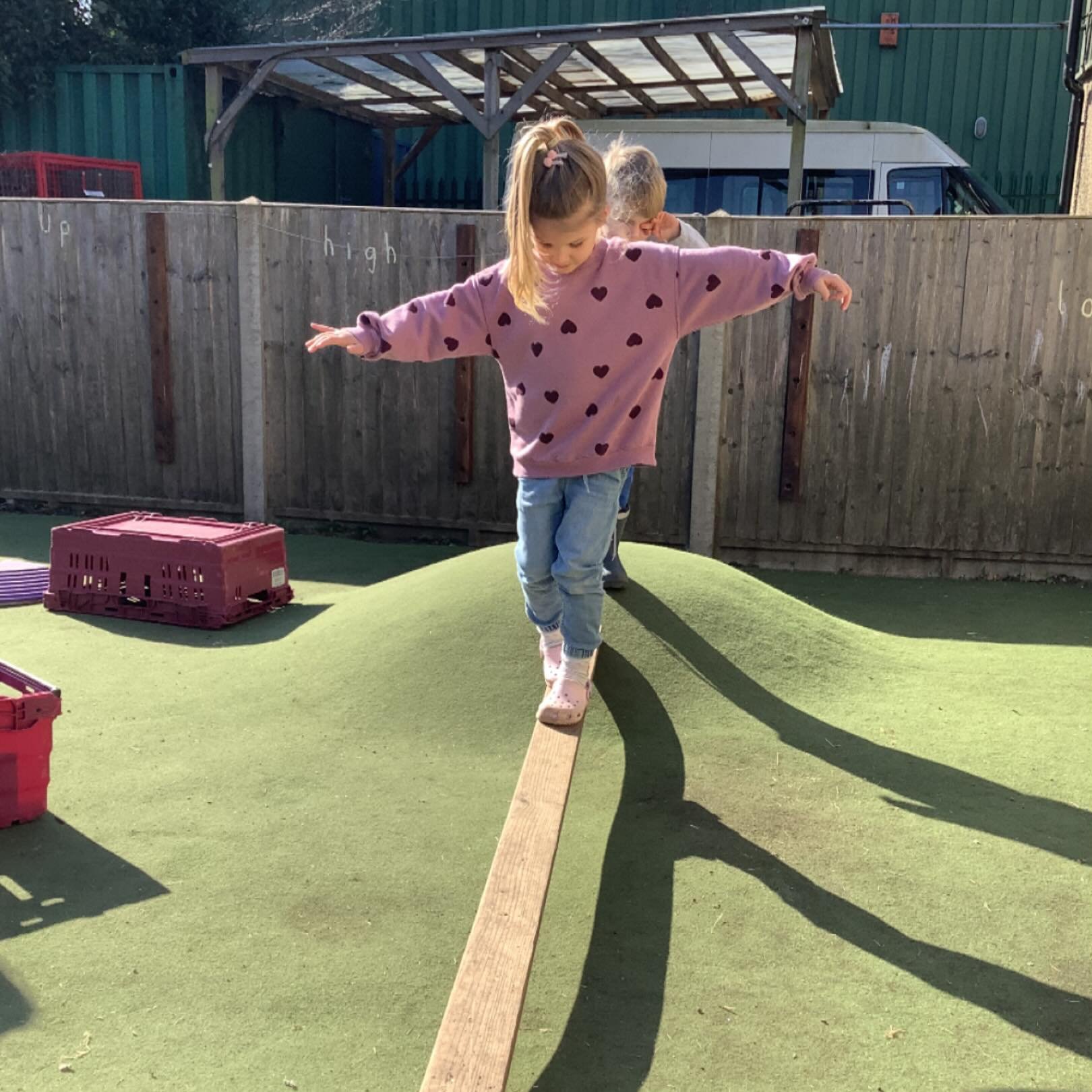 Balancing!
.
#earlyyears #mums #harpenden #harpendenlife #harpendenbusiness #weareharpenden #stalbans #outoflondon #pedagogy #neuroscience #threeangers #toddlerslife #toddlermumlife #finemotorskills #montessori #nursery #kindergarten #parents #toddle