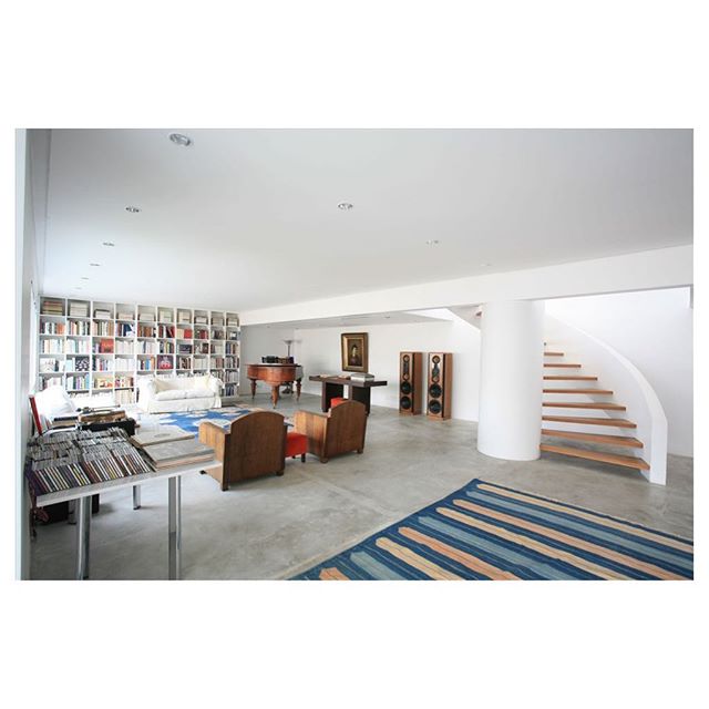 Apartamento Haddock Lobo | Projeto de interiores e gerenciamento de obra. Foto: Tuca Reinés #escadas #tapeçaria