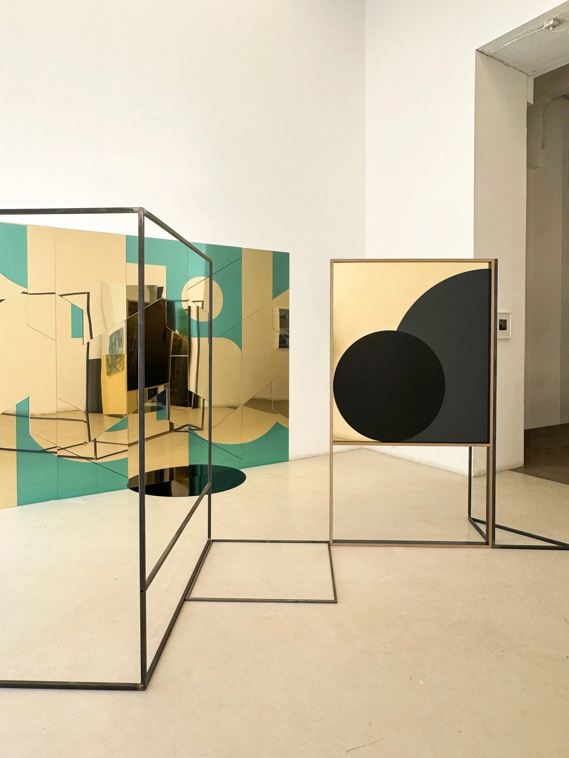 3.-Vertical-instal-with-screen JHibbs.jpg