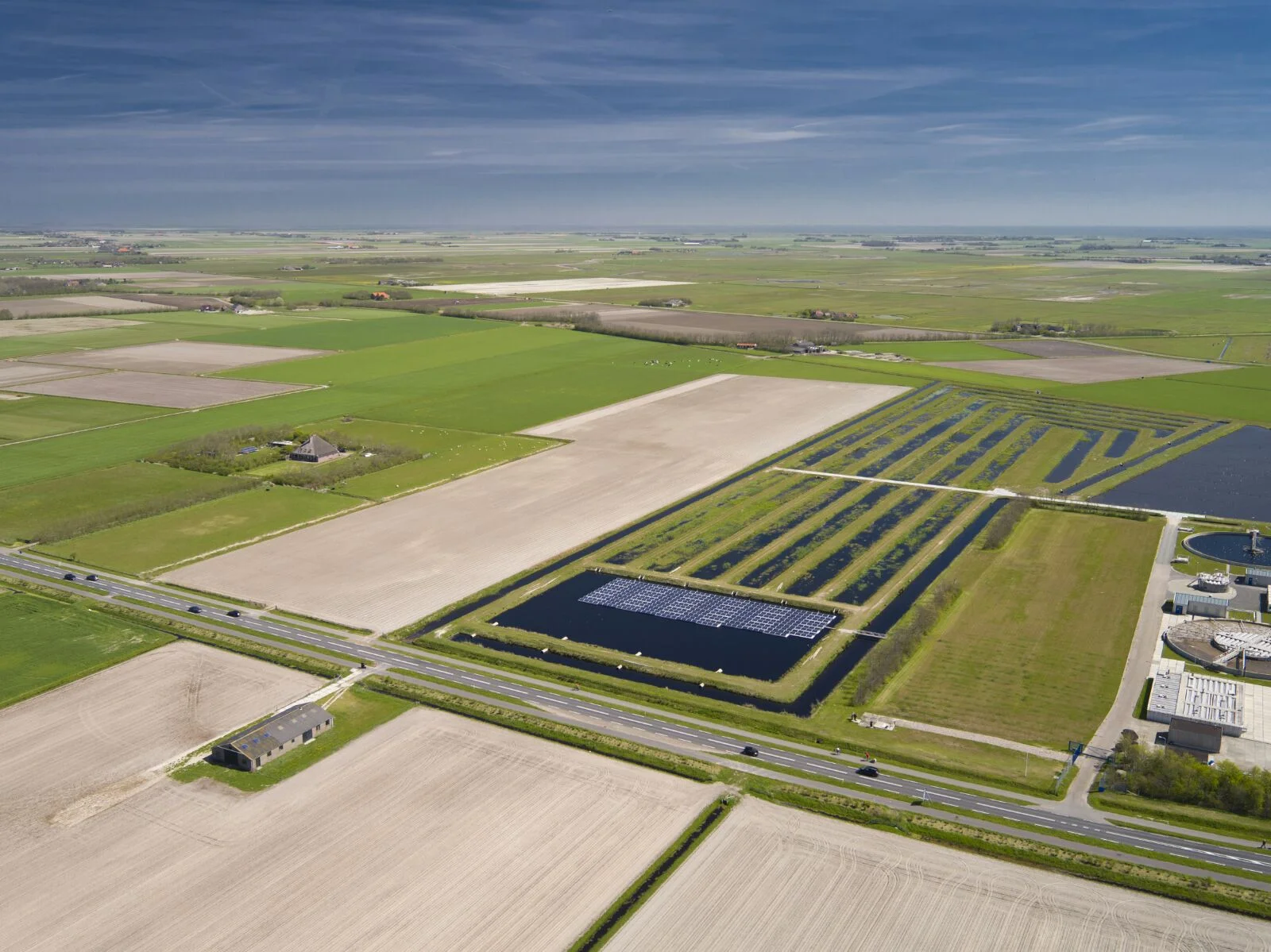 Floating-solar-pv-system-netherlands-nederland-texel-04.jpg