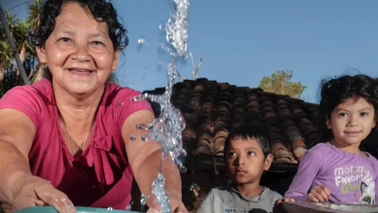     Azure    , a Calvert Impact Capital portfolio partner, is an initiative that mobilizes capital and technical expertise to upgrade and expand water services for the poor in rural and peri-urban communities of El Salvador. Azure was launched through a partnership between Catholic Relief Services (CRS) and the Inter-American Development Bank’s Multilateral Investment Fund (IDB/MIF).  