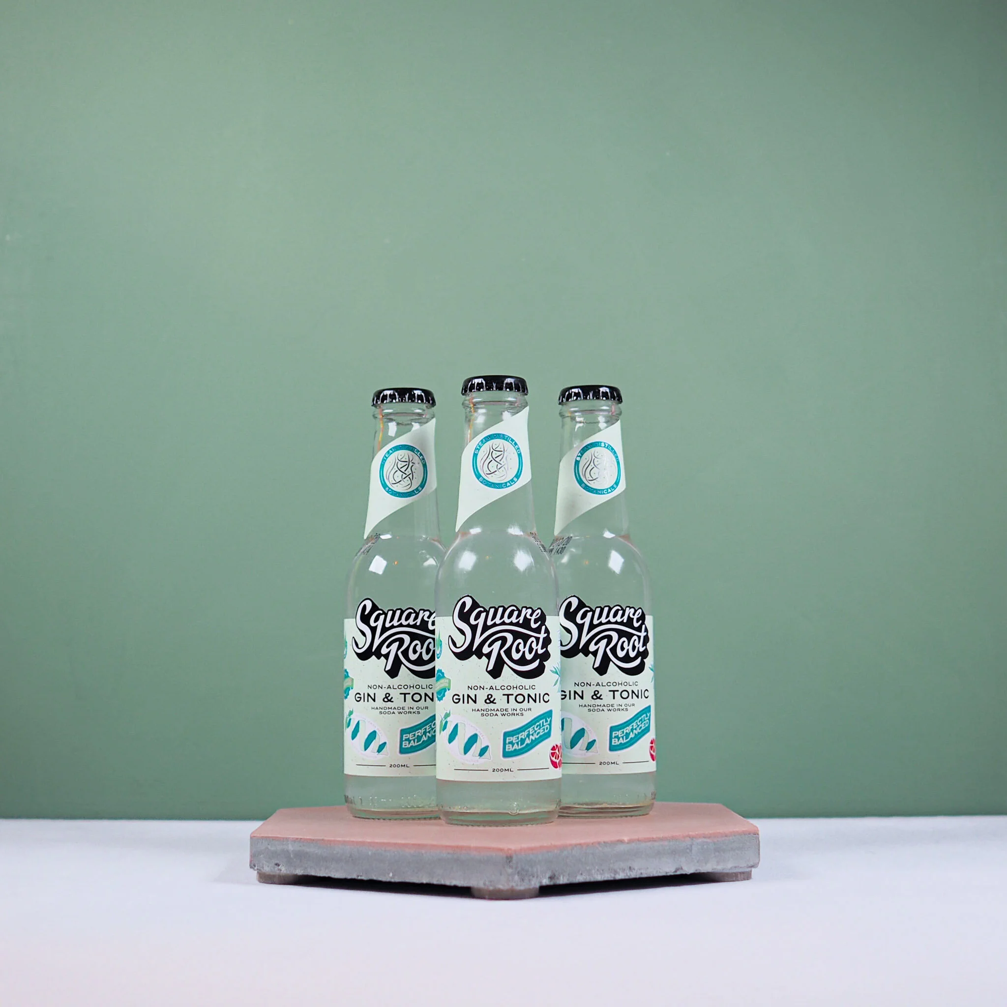 square root non alcoholic gint and tonic tile.jpg
