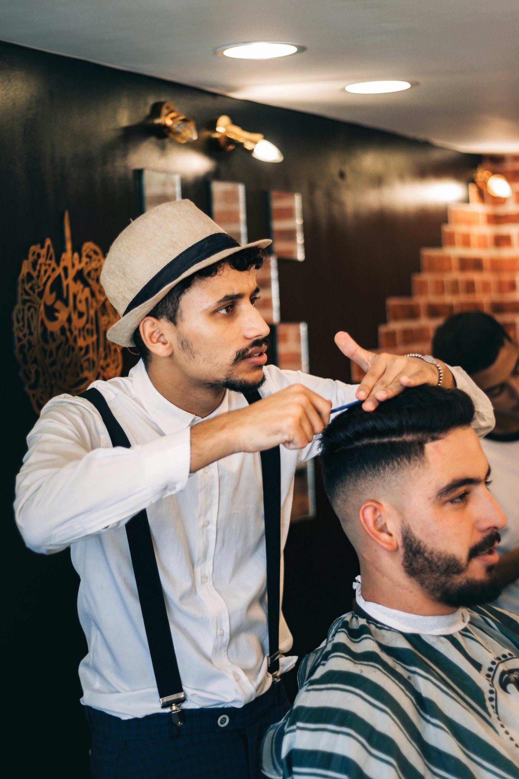 The Power of First Impressions: Why Punctuality and Professional Appearance Matter in the Beauty Industry