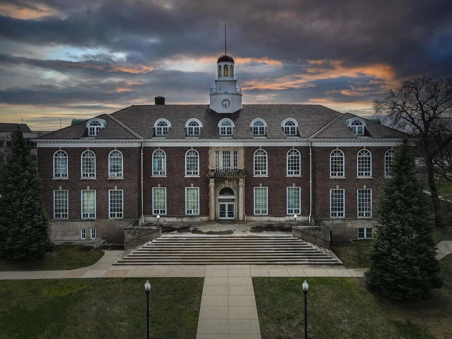 City Hall, but make it dramatic ☁️ 

@dearborn @dearborngov
#realestatephotography #listingphotography #archetecturephotography #dearborn #michiganrealestate #detroitphotographer