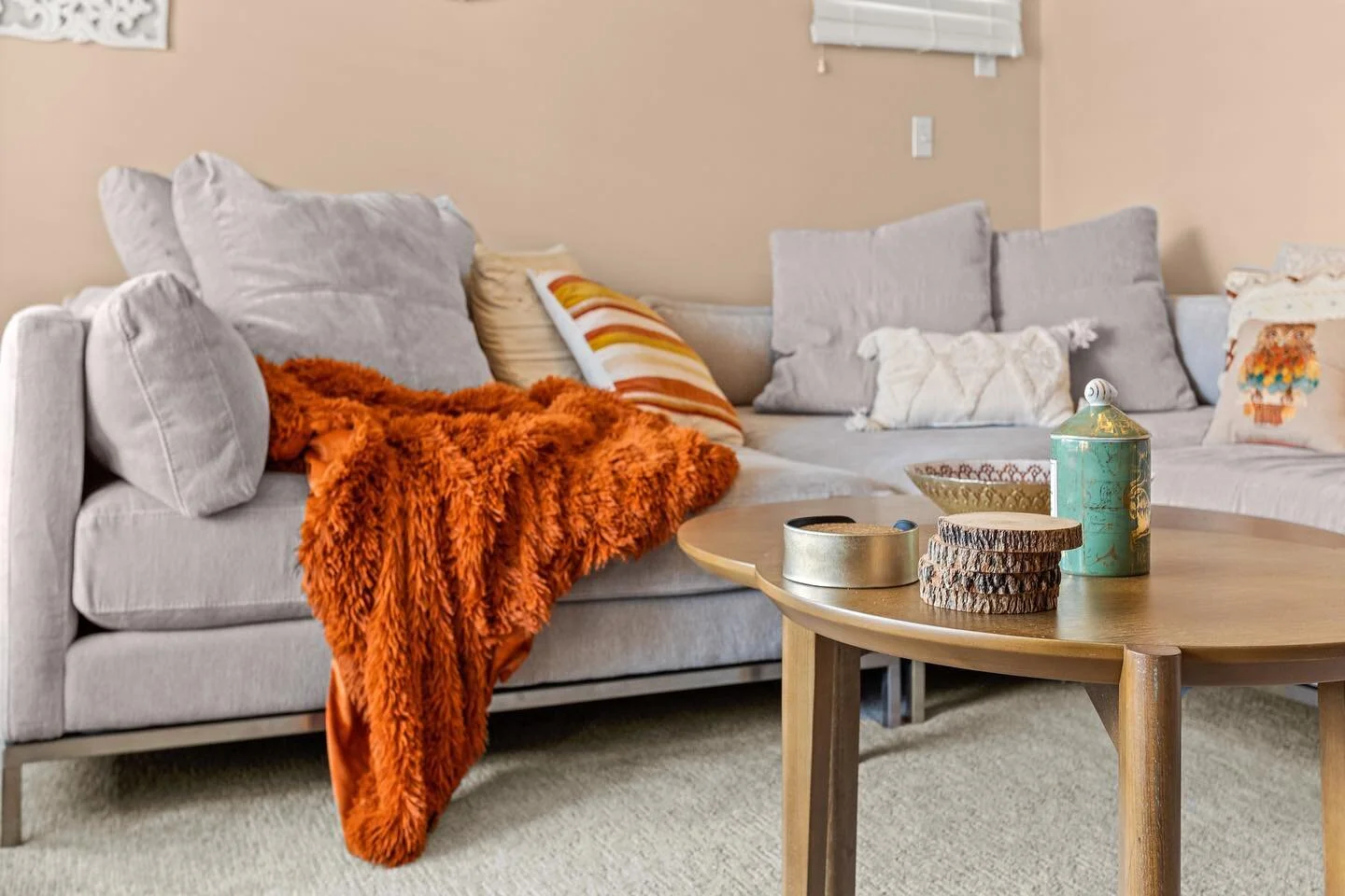 Congrats to @hbrealty_ for selling this lovely home in 2 days! 👏🏼 

📸 DM/Call/Text for listing photography, media &amp; marketing

📍 Dearborn Heights, MI

#RealEstatePhotography #ListingPhotography #MetroDetroitRealEstate #MichiganRealtor #Interi