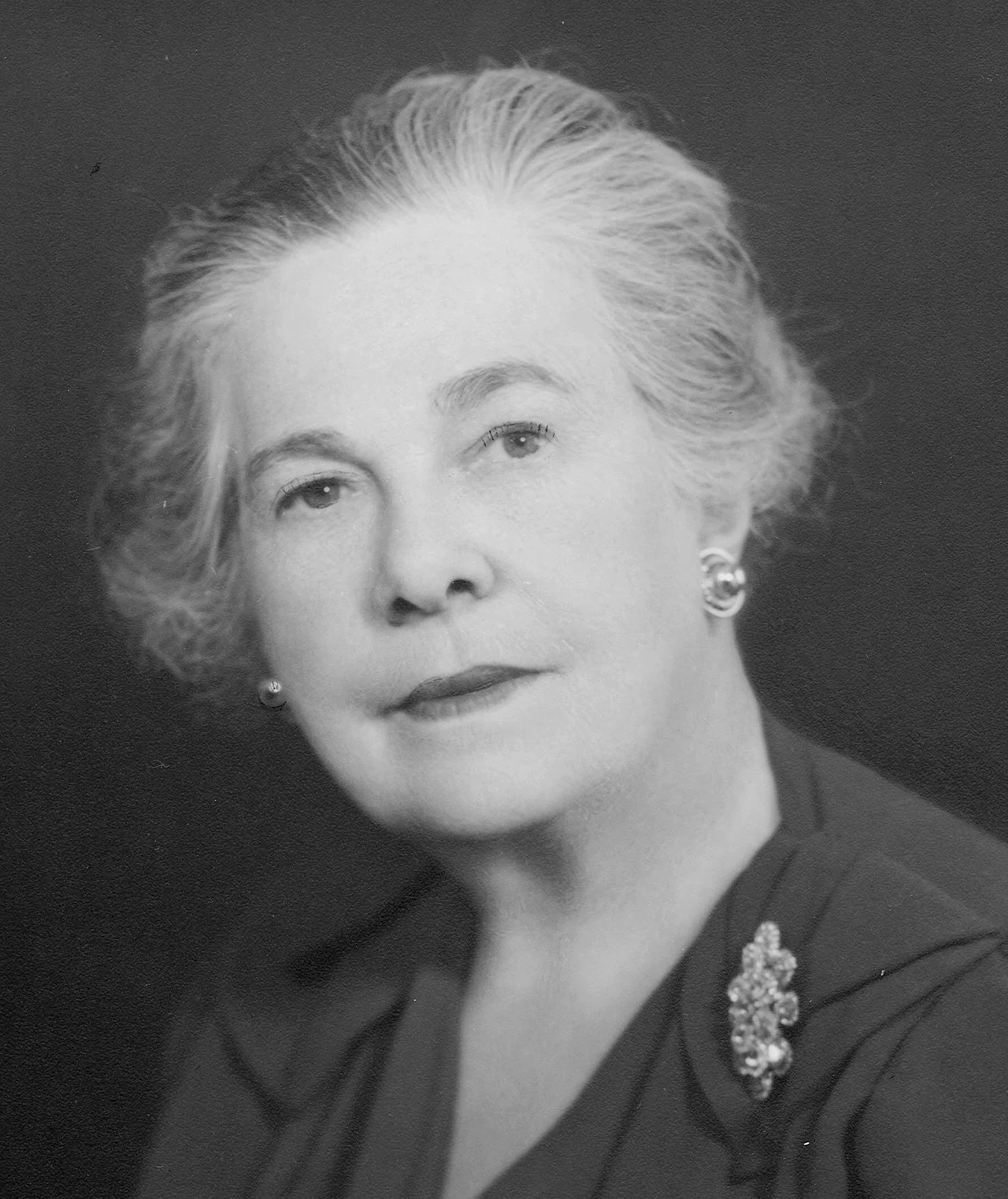 1280px-Mae_Nolan.jpg