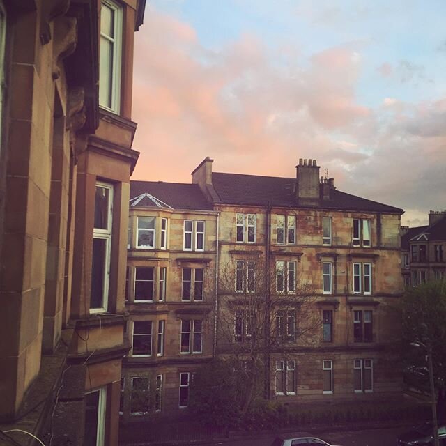 A room with a view, albeit a slightly too familiar view now but I do love a pretty pink sky #lockdown #partyinthesky #pinksky #Glasgow #glasgowtennement #sunset #pink #citylockdown