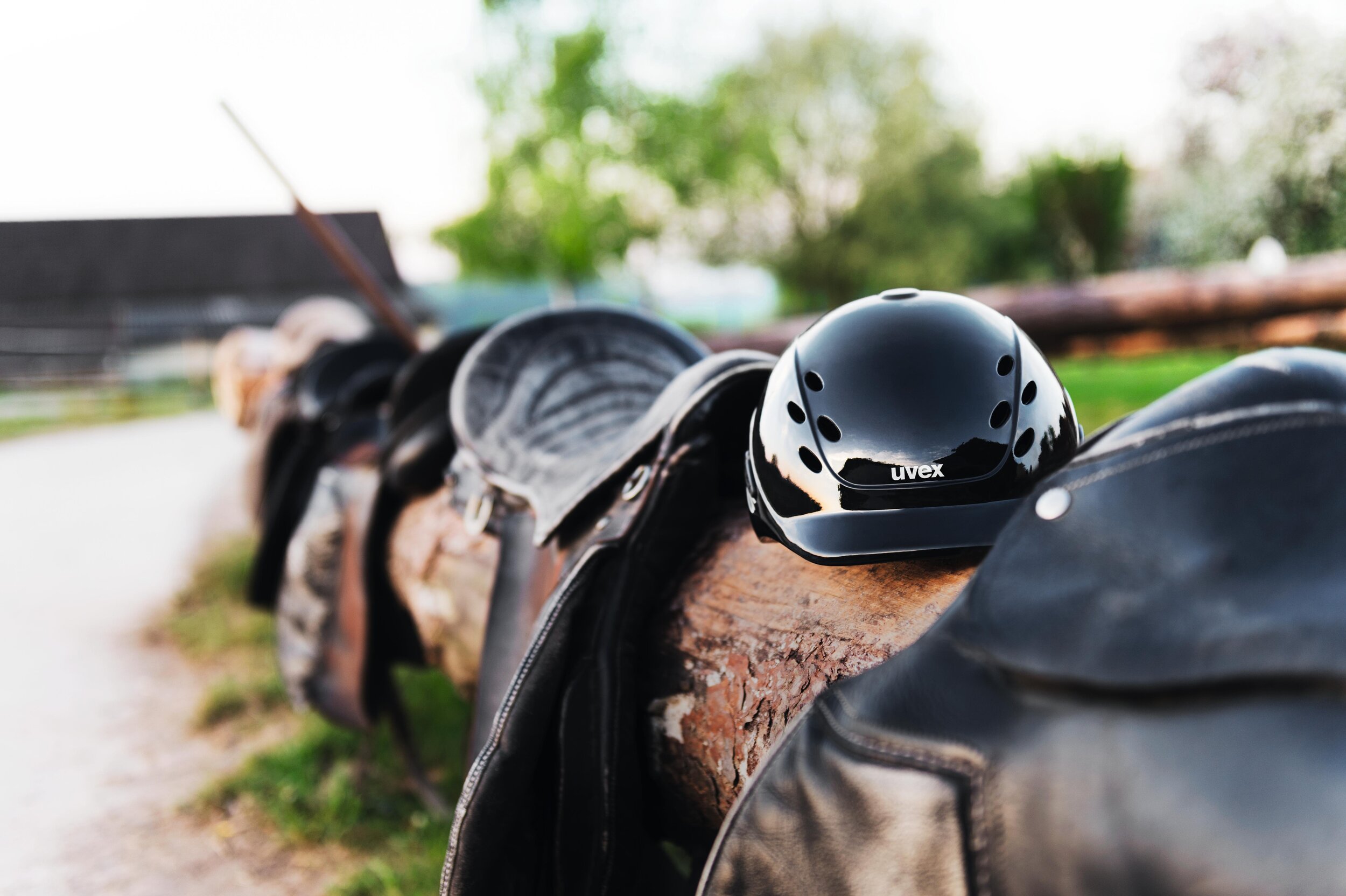 uvex_Equestrian_kids_helmet_onyxx.jpg
