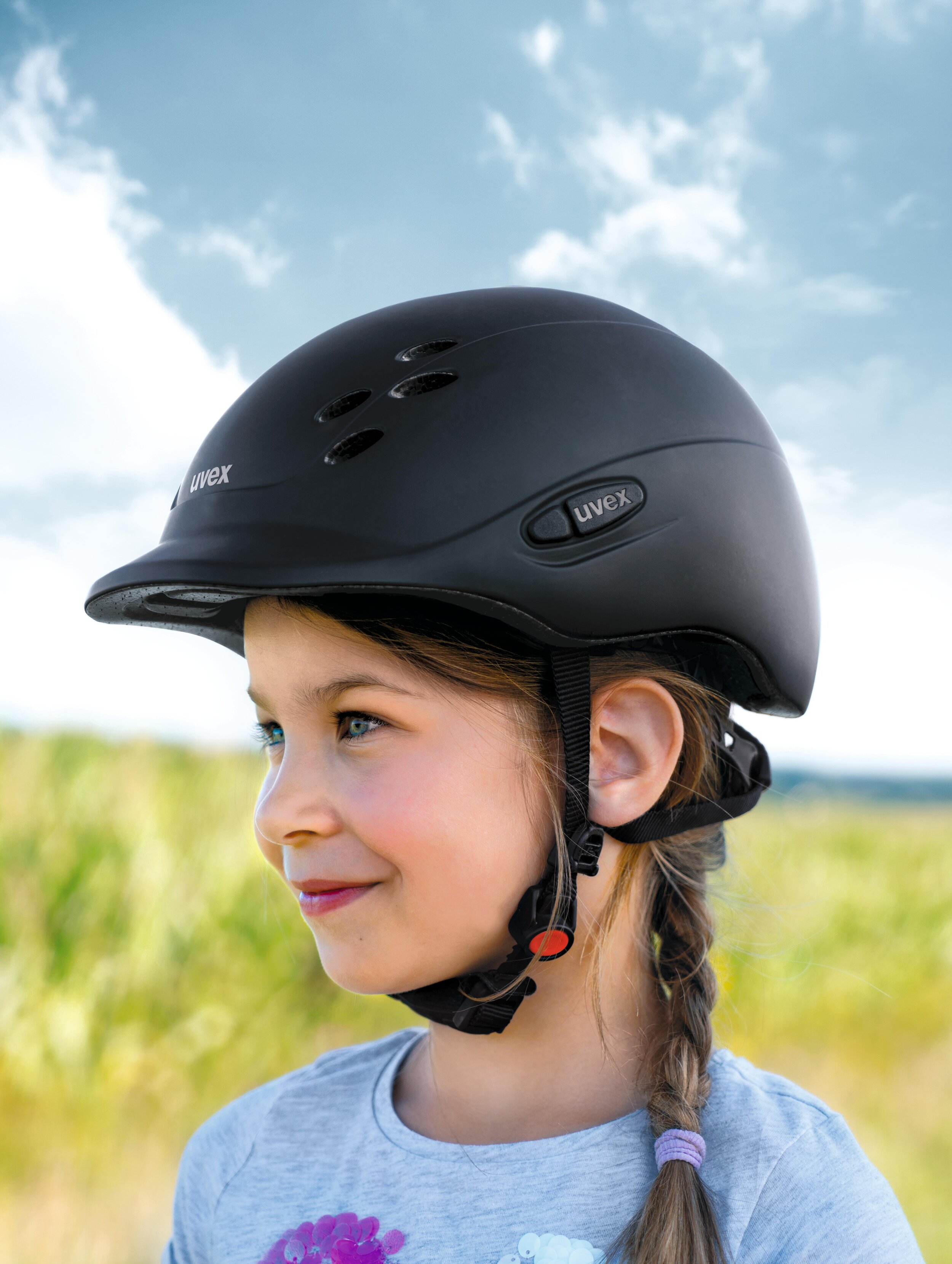uvex_Equestrian_kids_helmet_onyxx_shiny.jpg