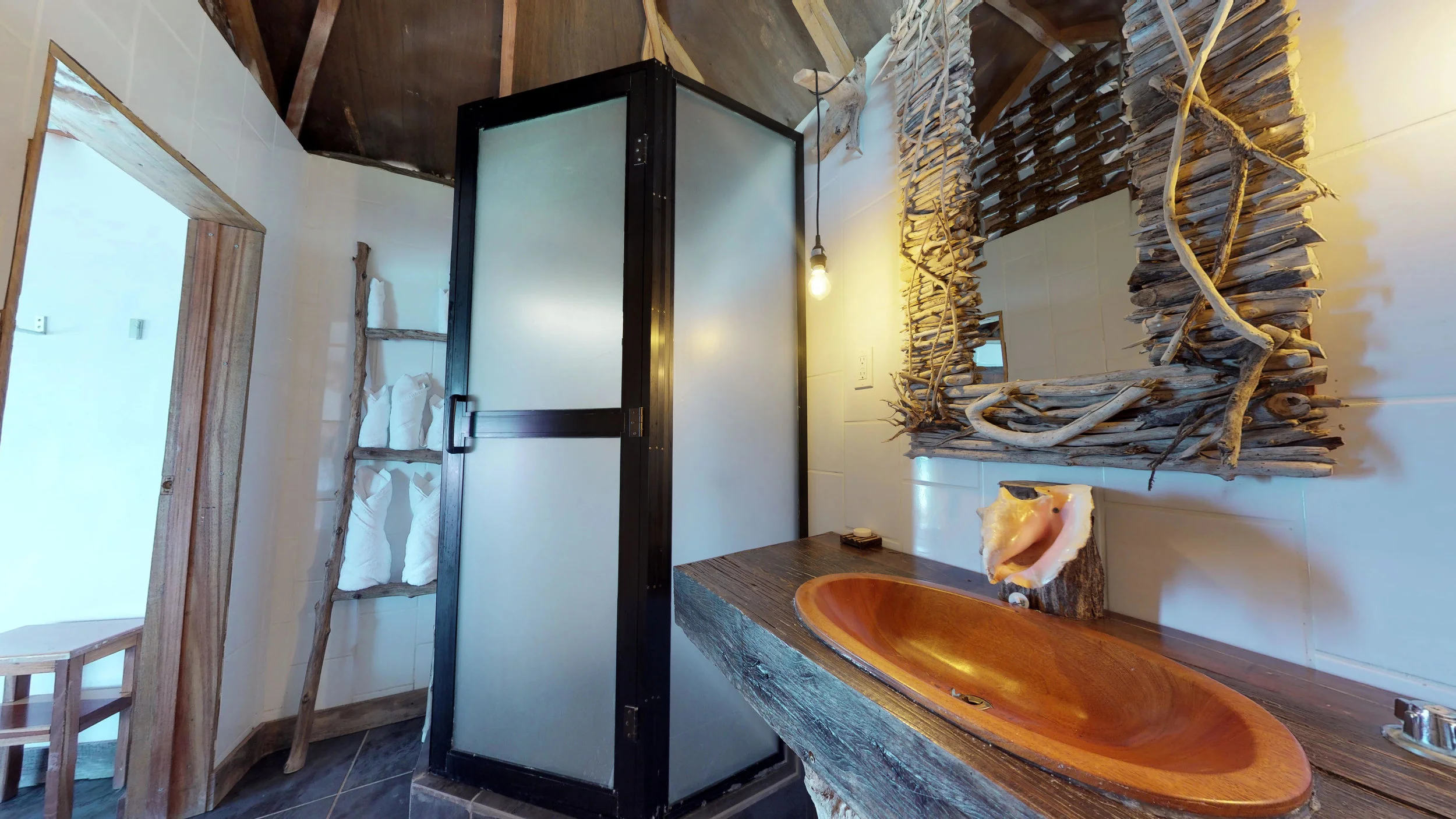 Premier-Overwater-Bungalow-Stingray-12182018_014607 (1).jpg