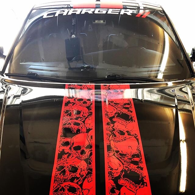 Racing stripes. 😍💀
.
Love the custom printed design and aggression it adds to this already beastly whip.
.
Stripes like this that are custom printed and have to line up are super hard to get perfect. I still can get better but we&rsquo;re not perfe