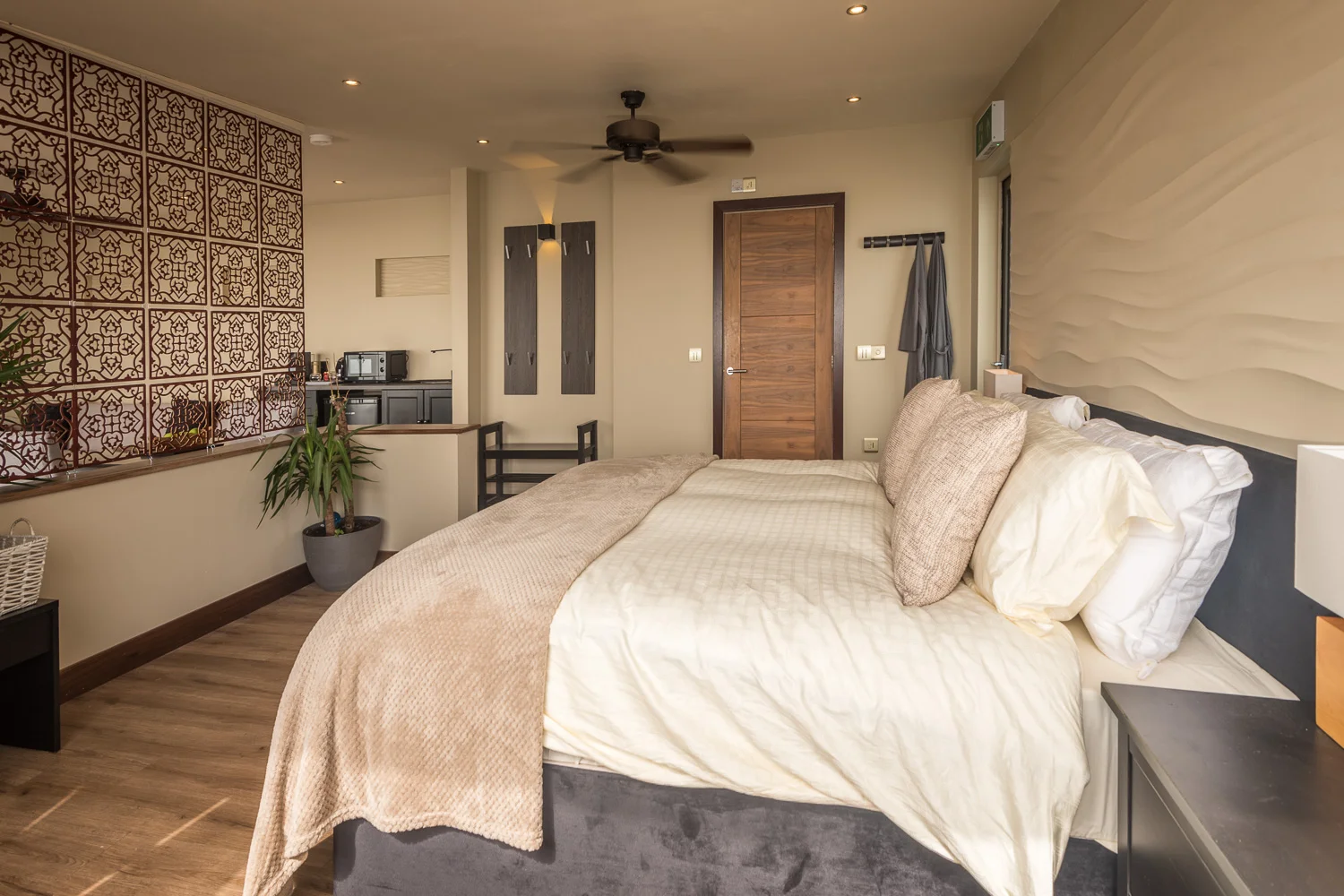 Cabin_Ocean Suite_08April2019_DSC_0274-HDR_web.jpg