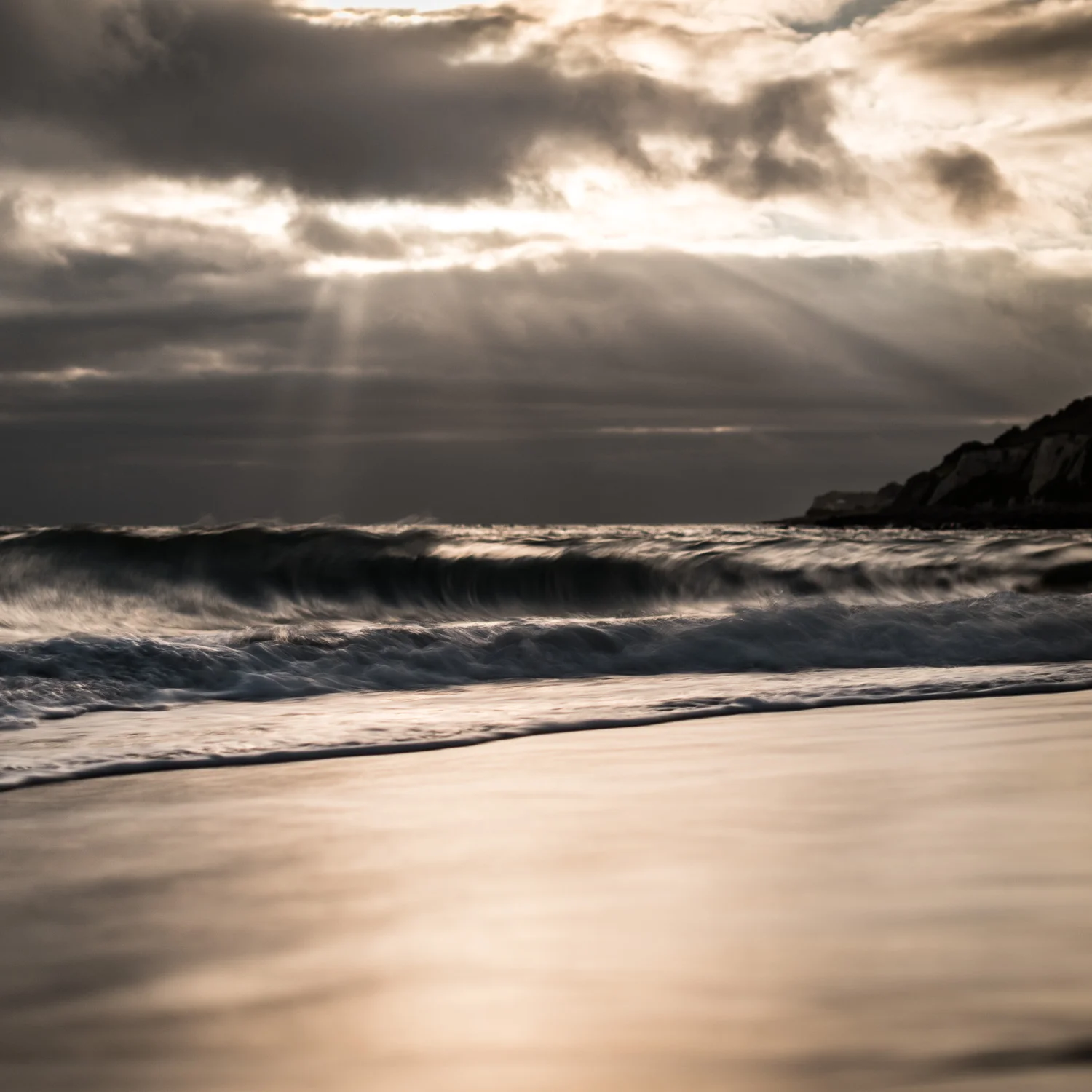 Ventnor_Oct28_sunrays_v2575_1x1_1500px_web.jpg