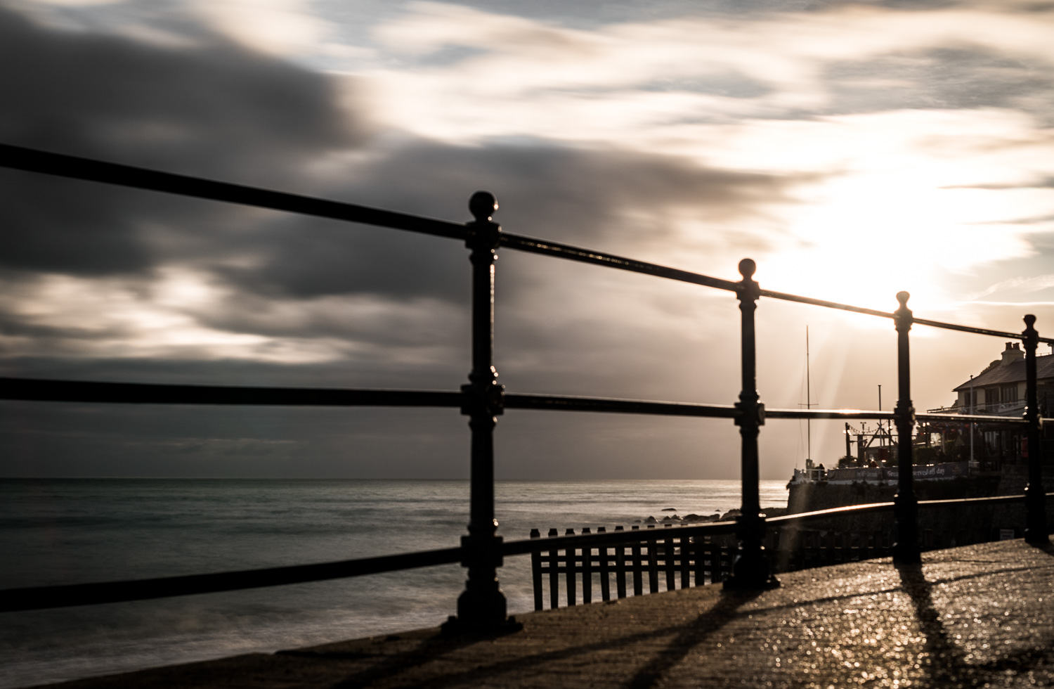 Ventnor_Beach_Sunrays_DSC_2583_40x26_1500px_web.jpg