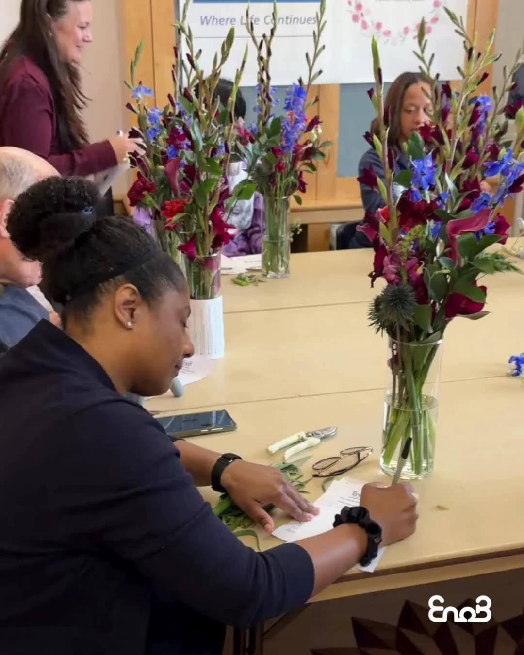 [EnoB NY Flowers for Healing | 2025.10.28 @ Calvary Hospital with Alice Kil]

On October 28, EnoB hosted a Flowers for Healing class at Calvary Hospital in the Bronx. Using seasonal blooms such as gladiolus, calla lily, and snapdragon, along with nat
