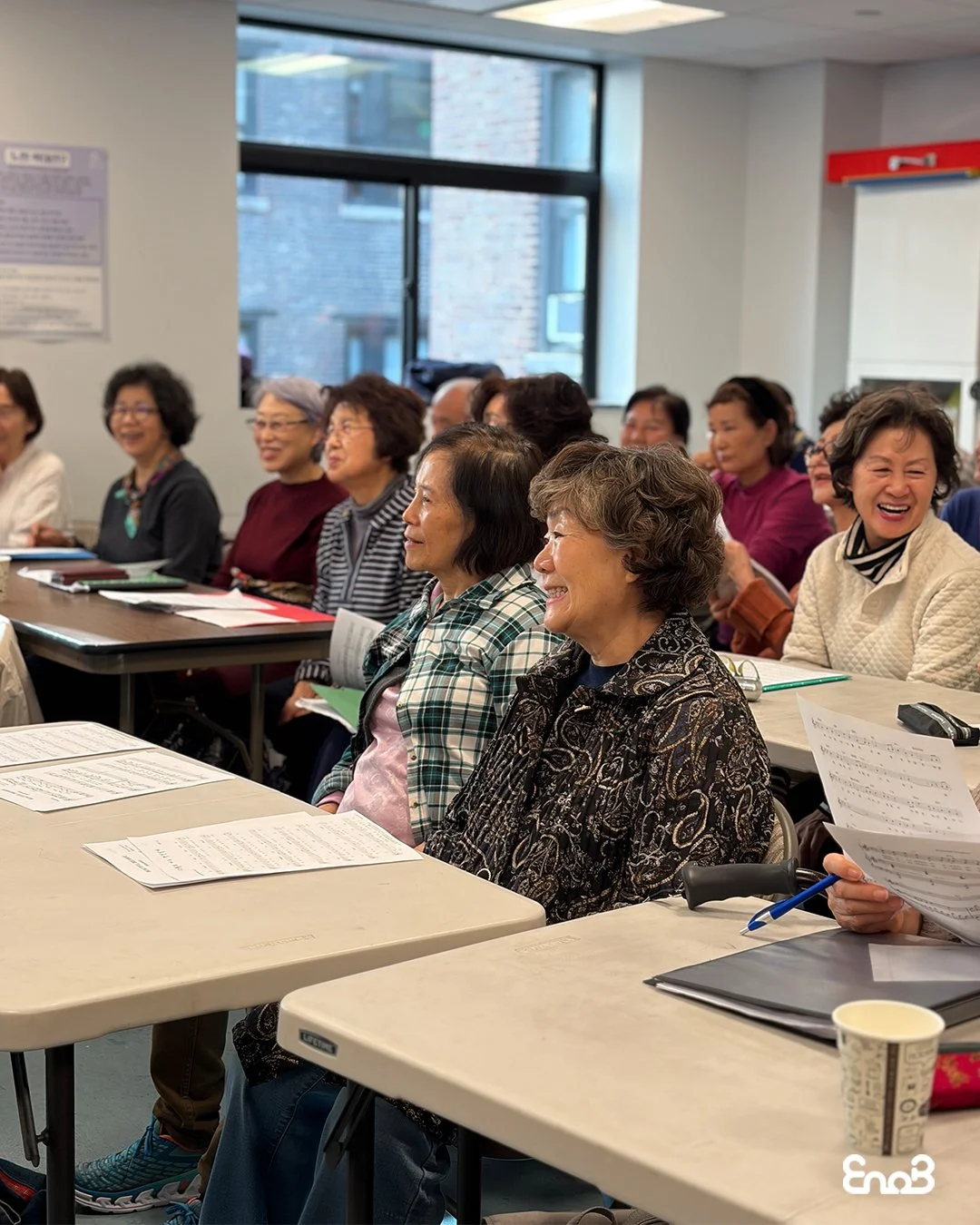 [EnoB X KCS Collaborative Program] Chorus Class for Seniors at KCS Manhattan &amp; Corona 

매주 화요일과 수요일, KCS 코로나와 KCS 맨해튼에서는 이노비 시니어 합창 교실이 활기차게 이어지고 있습니다. 가곡 〈Beautiful Dreamer〉 등 다양한 곡을 배우며 노래 속에 담긴 감성과 추억을 함께 나누고 있습니다. 합창 교실을 이끄는 전예원 강사님의 따뜻하고 유쾌한