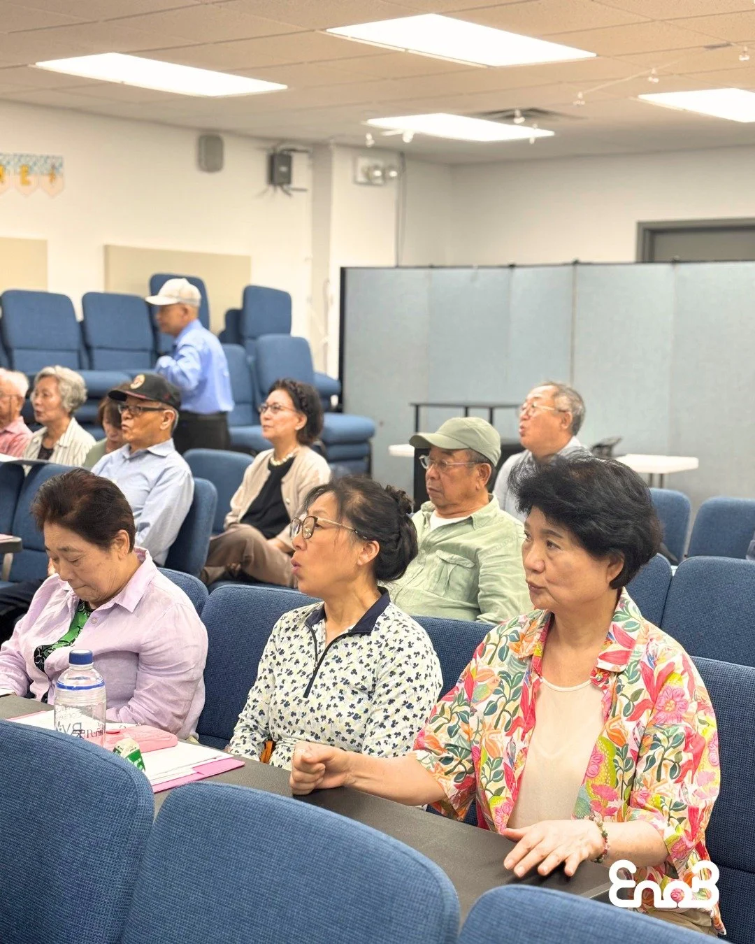 [EnoB X KCS Collaborative Program] Chorus Class for Seniors at KCS Flushing, Corona, and Manhattan

매주 월요일, 화요일, 수요일 KCS 플러싱 &middot; KCS 코로나 &middot; KCS 맨해튼에서는 이노비 시니어 합창 교실이 꾸준히 진행되고 있습니다. 선선해지는 초가을 날씨 속에서 어르신들은 서로의 안부를 물으며 교실에 모였고, 함께 호흡을 맞추며 연습하