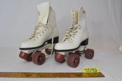 White roller skates with pink wheels and white laces, ca. late 1960s. (object ID 2018.0995.002)