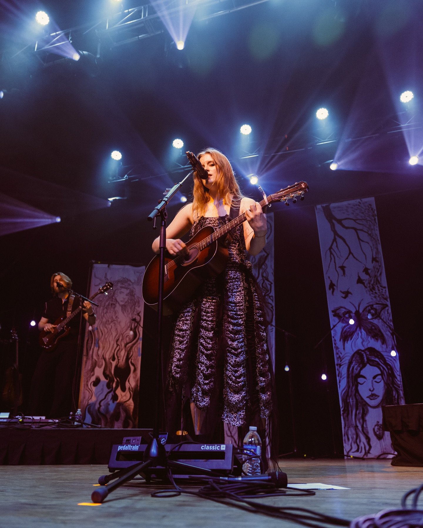 @parispaloma always puts on a stunning show, and we had the pleasure of catching her in detroit ❤️&zwj;🔥 check out the new gallery by @bekwittt on our site now!