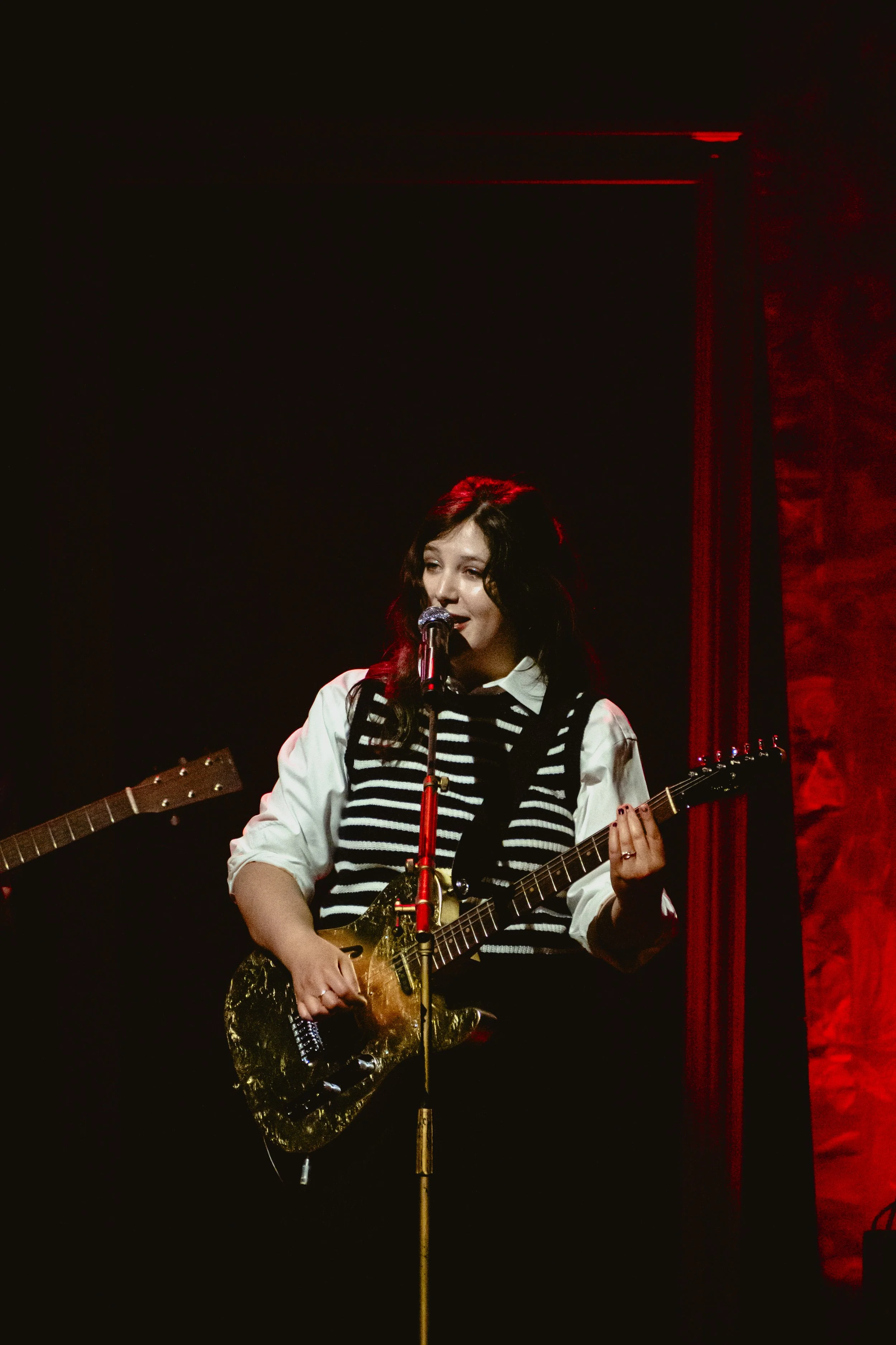 LUCYDACUS-@ISABELELISEPHOTO-KINDACOOL-1.jpg