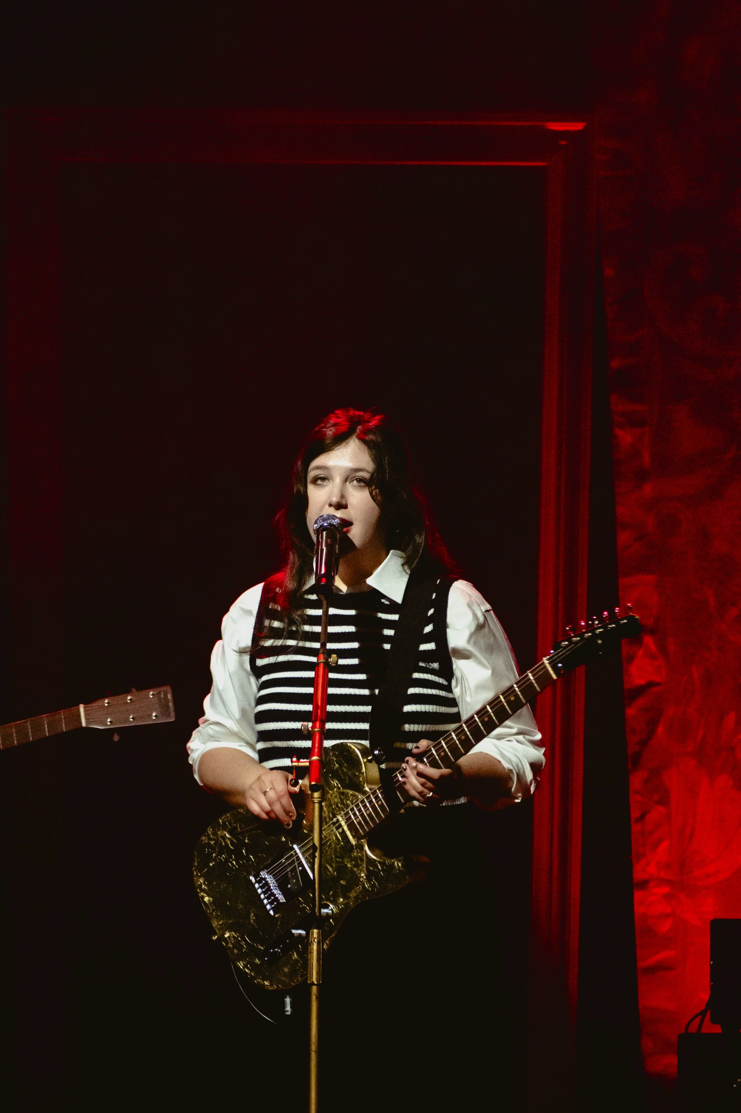 LUCYDACUS-@ISABELELISEPHOTO-KINDACOOL-5.jpg