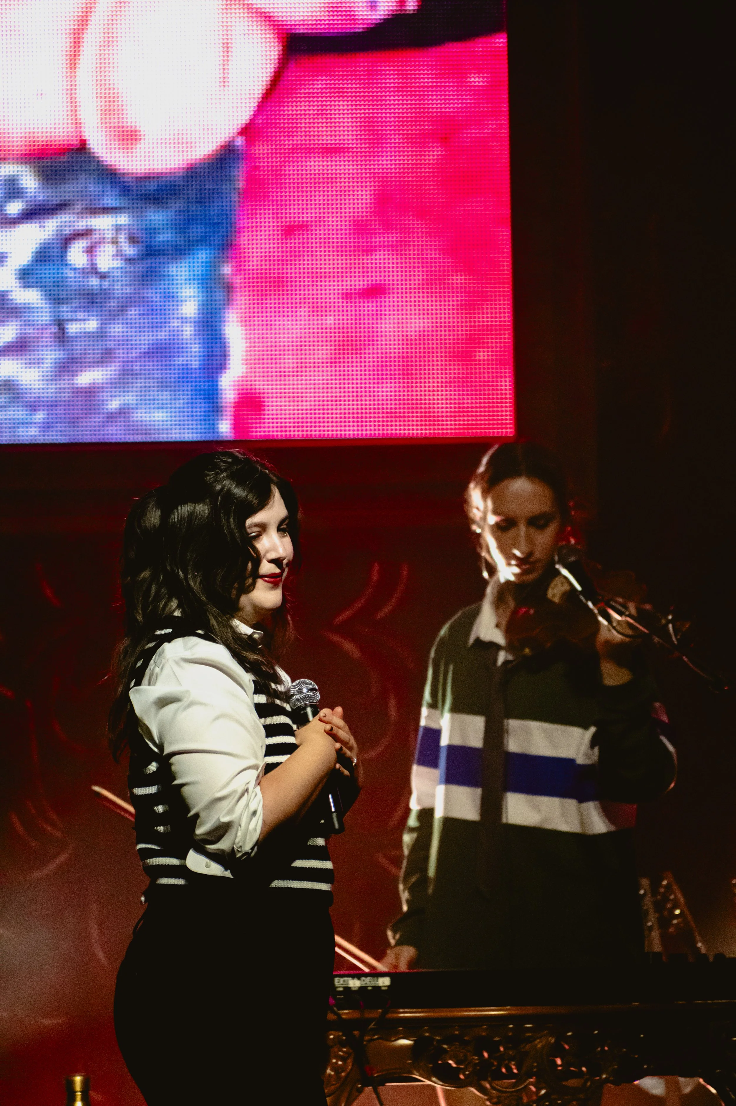 LUCYDACUS-@ISABELELISEPHOTO-KINDACOOL-9.jpg