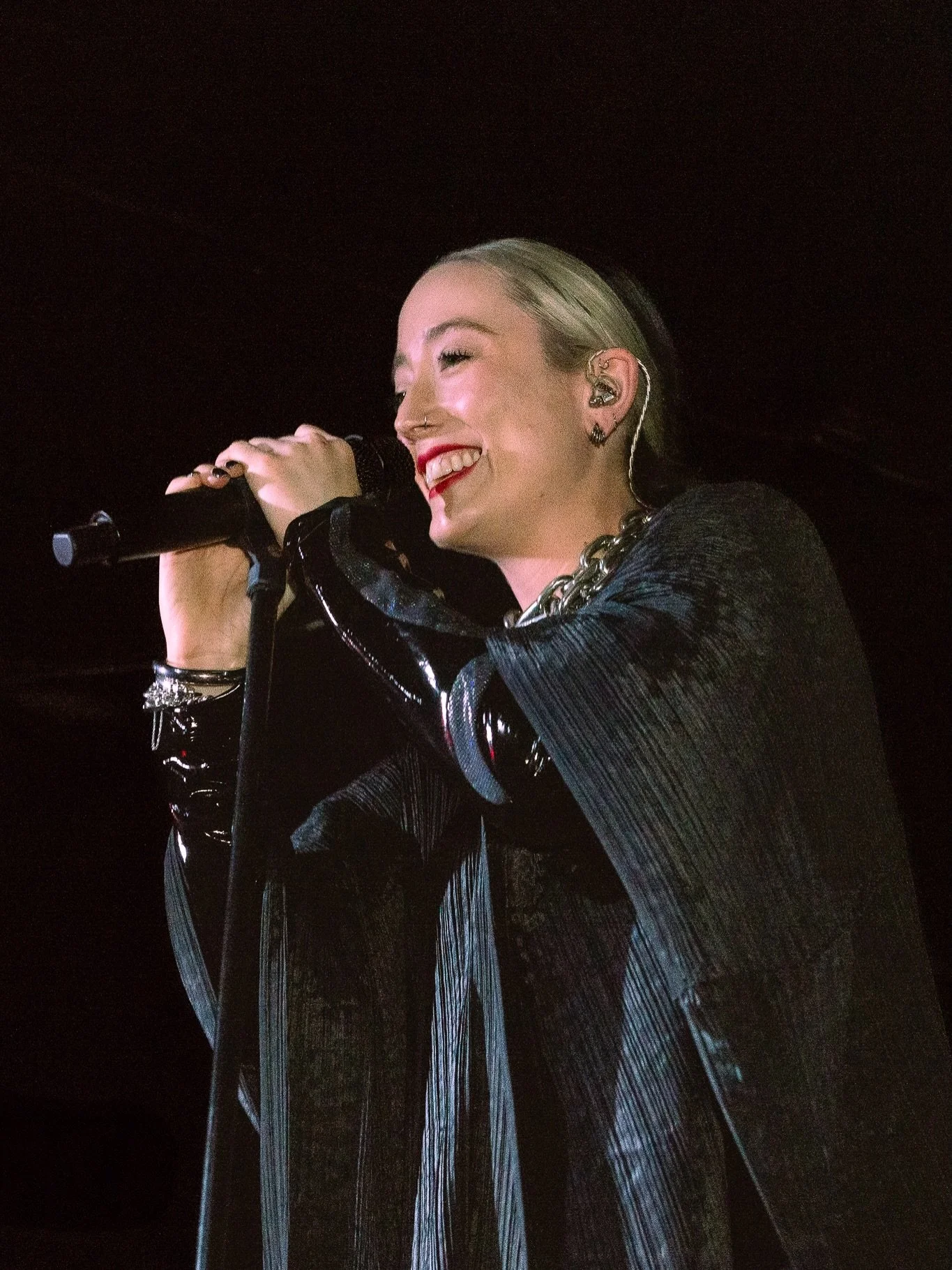 @haylasings put on an incredible show in portland, which was the perfect way to wrap up the year 🥂 check out the new gallery on our site now!!