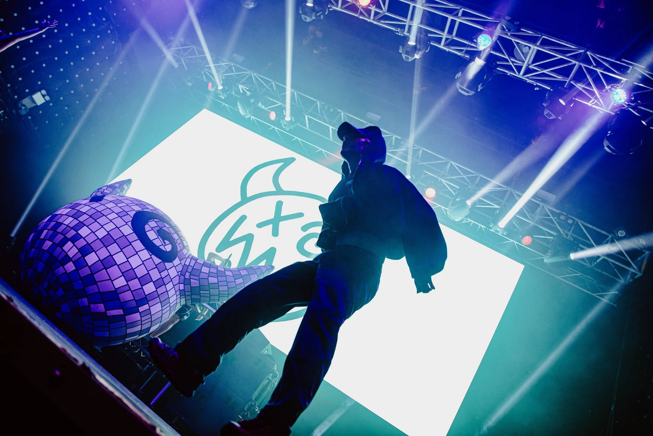 one thing @jvbsucks are going to do is GO HARD live 💥 check out the new gallery from @lizziewilkiephotos_ on our site now!!