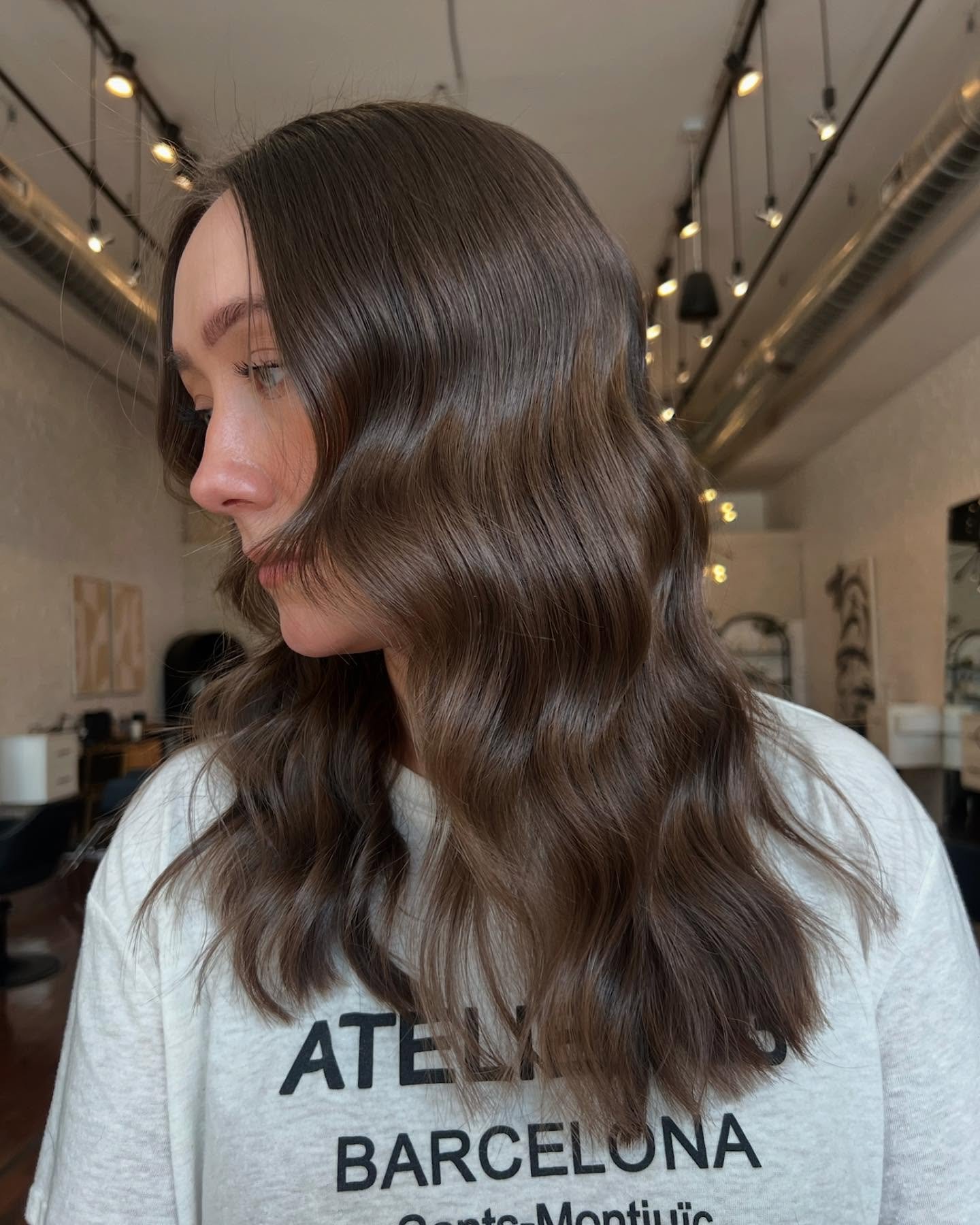 Needing that summer time fresh??
Relax.. refresh.. recharge ⚡️

We&rsquo;ve got you!

Hair by: @juliexbeautyy 

Text 4237100040 
Or click the link in bio!
#chattanooga #chattanoogastylist #smallbusiness #summer #brunette #curls #waves #chattanoogatn