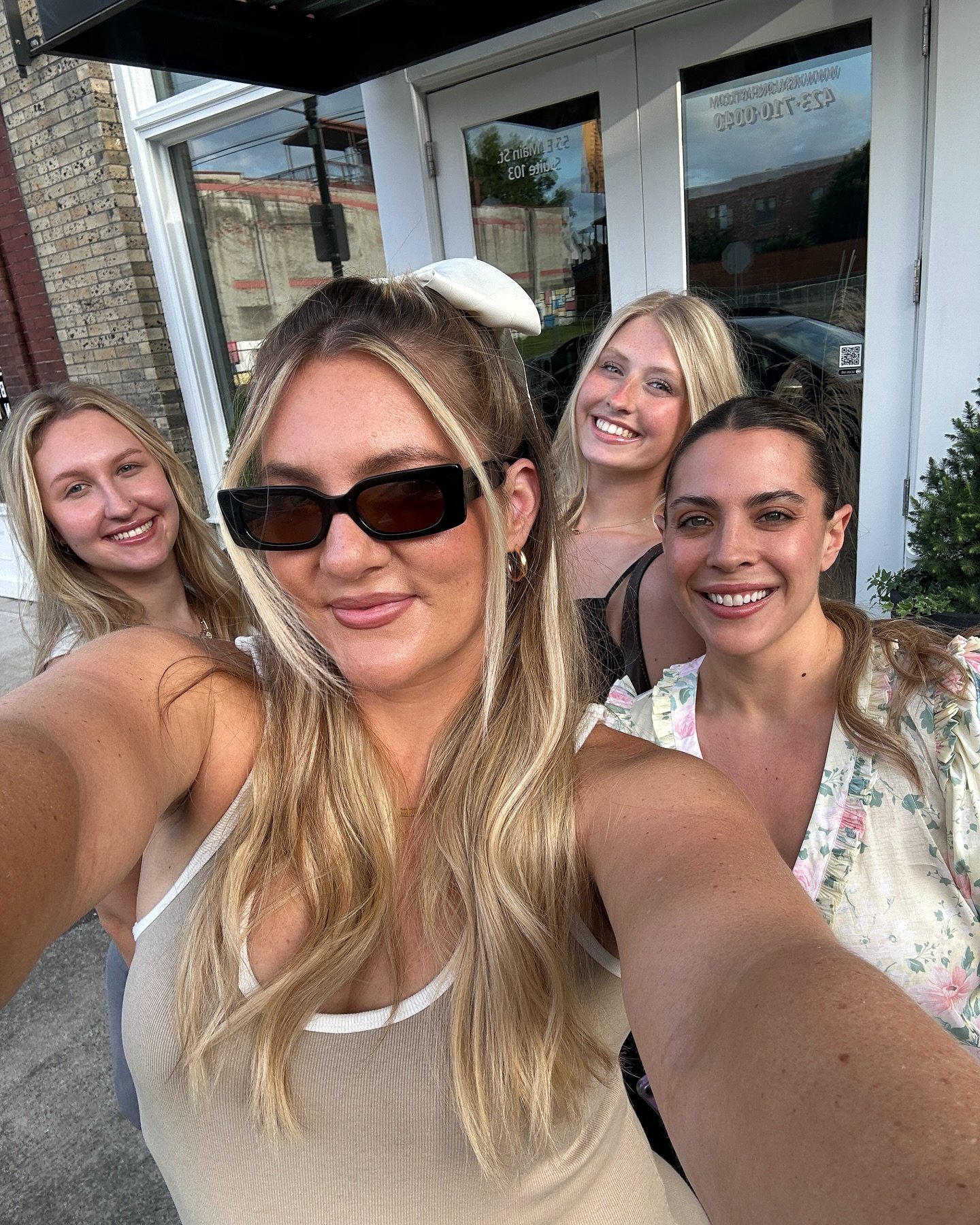 Walk-ins/ Call ins welcome at VK Friday and Saturday!🌸☀️🌞🕶️
📲📞🤳🏼Text or call us at 423.710.0040 with any questions!

Booking link in bio!
Www.vksalonchatt.com/book