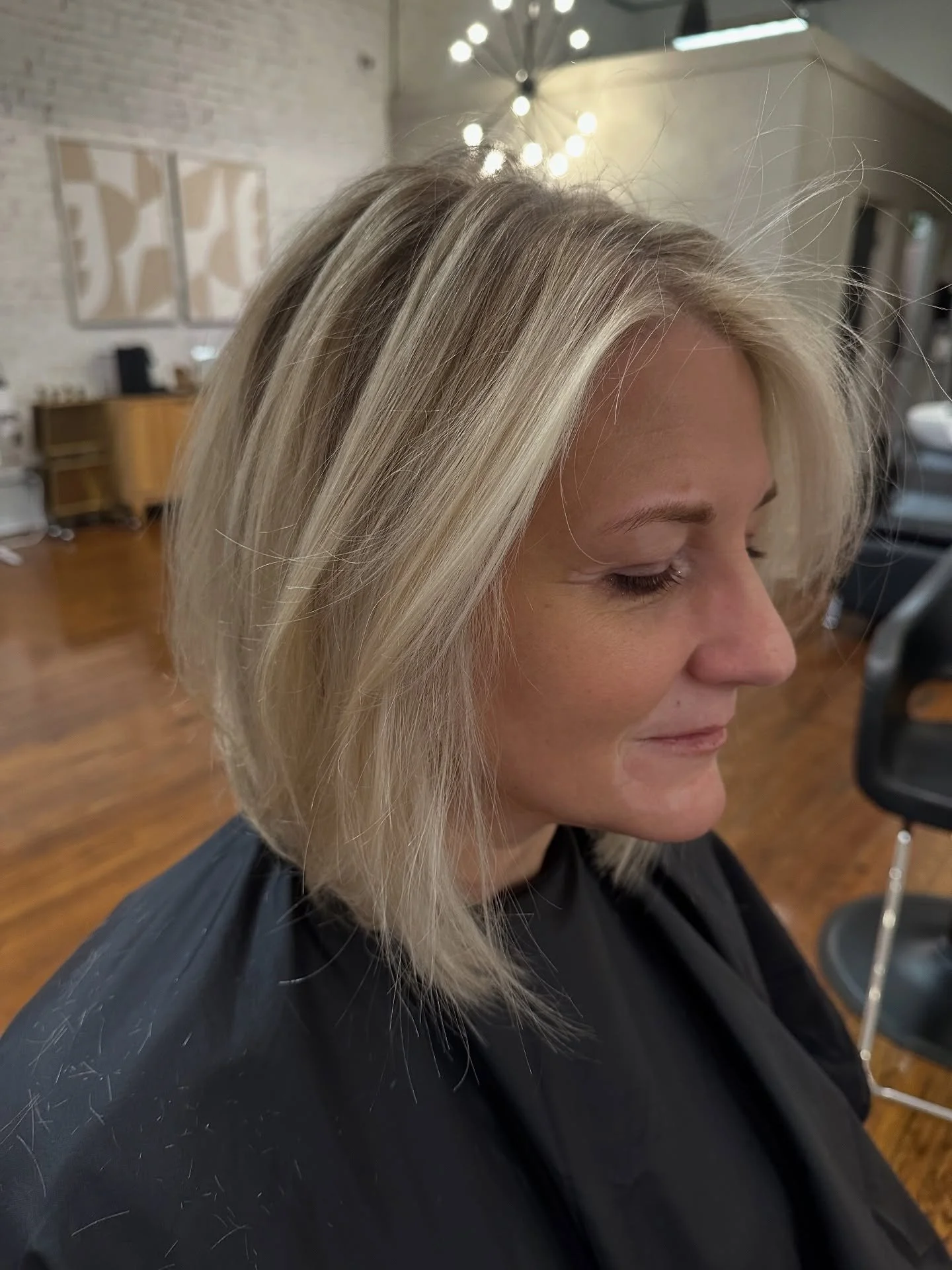 Bob + soft Gray blending with vibrance @schwarzkopfusa πΈ
#blonde #bob #grayblending #chattanooga #chattanoogahairstylist #chattanoogatn