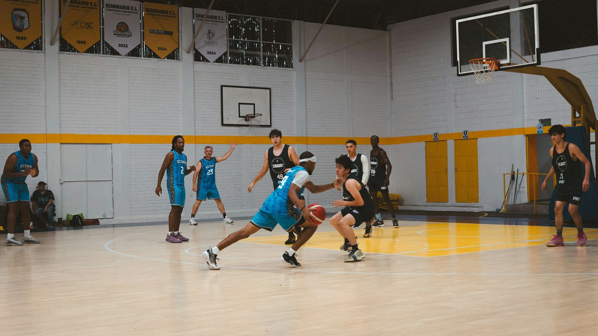 Basketball Team Sport being played who can perform better with Physical Therapy