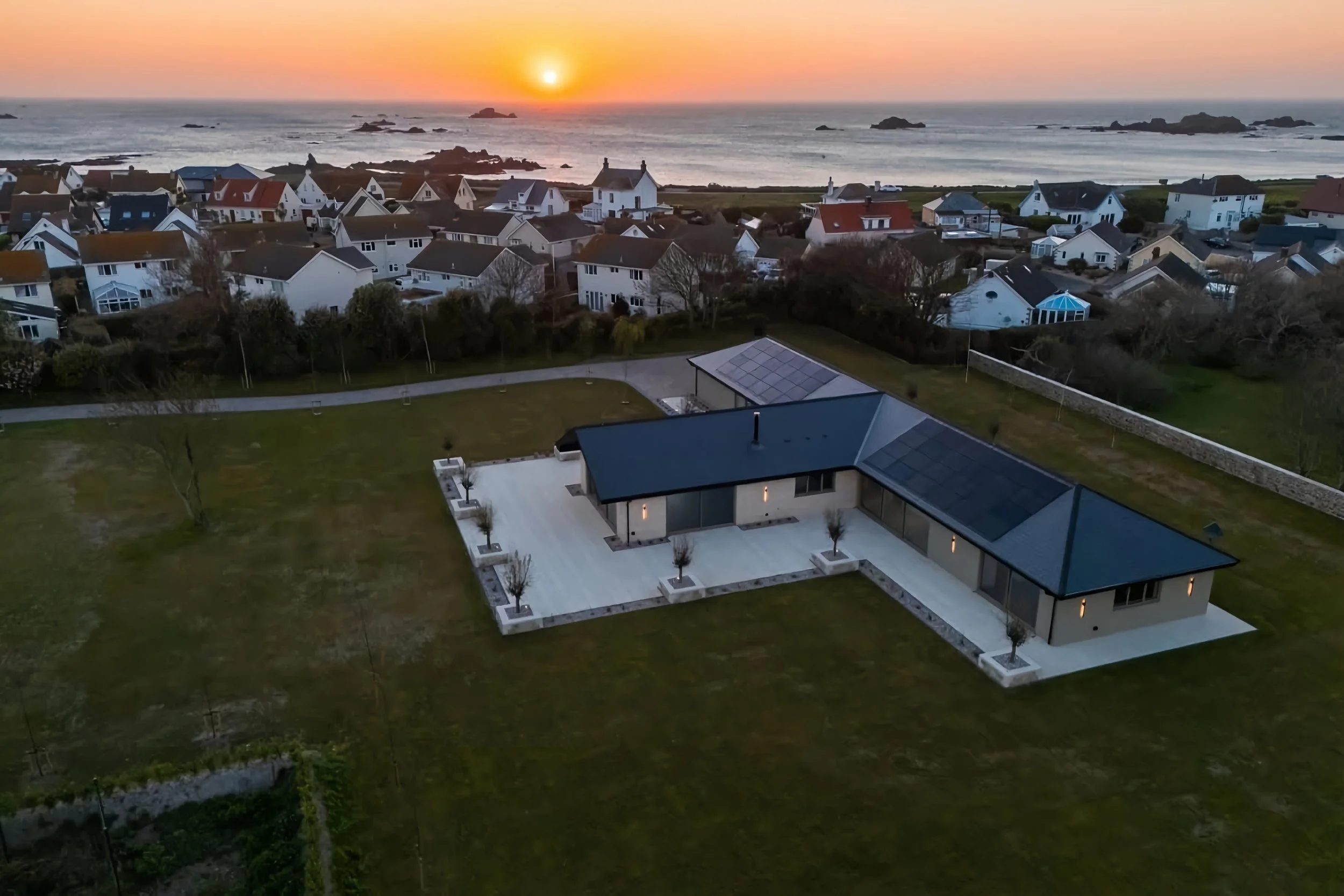 La Cachette_LE_upscale_gentle_x8 (1).jpg