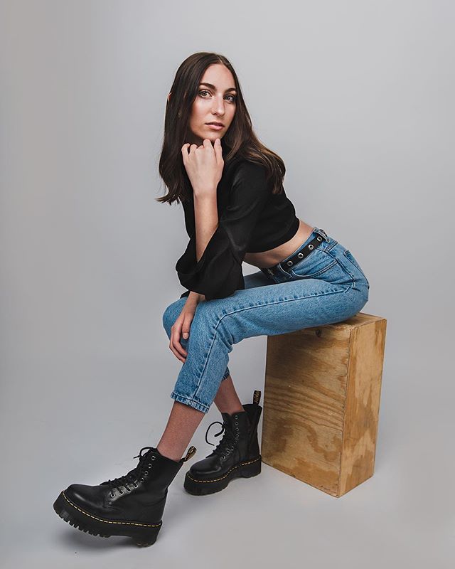 Kendall Jenner or @qwincey?! I&rsquo;m not sure anymore 😍 Such a fun session with this doll!
.
.
.
.
#portraitphotographers #portraiture #azphotography #azphotographers #photographyportrait #studioportraits #studioportrait #photogels #portraitsvisio