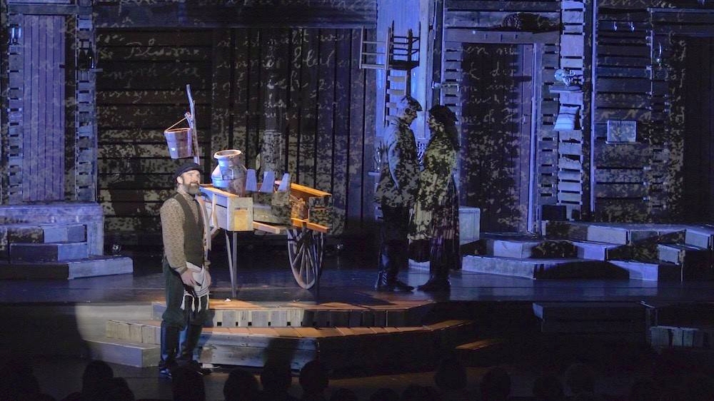 FIDDLER ON THE ROOF (2017)