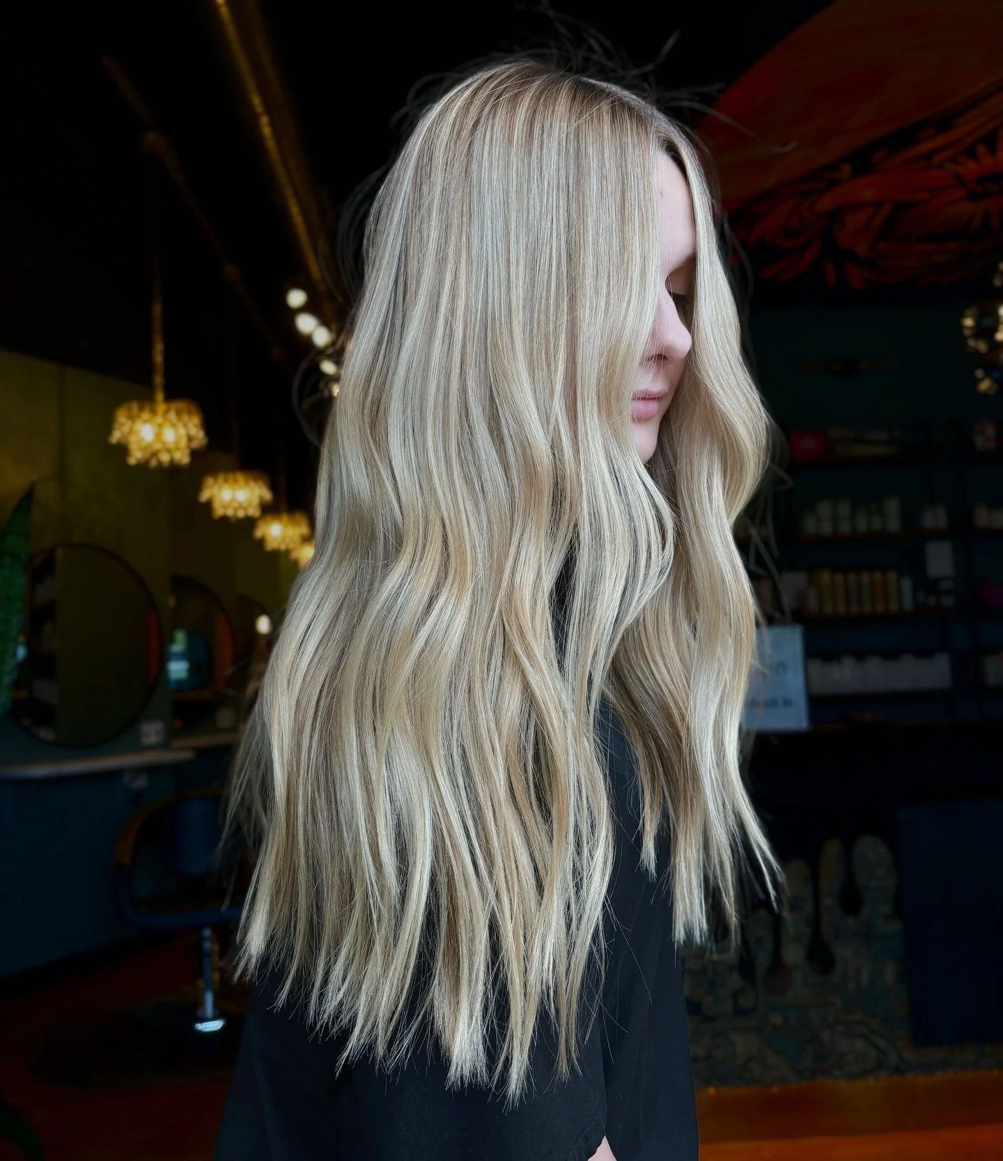 A beacon of light 🩵

@neva.does.hair knows how to deliver what you want!  Neva is a stylist at our Austin 360 salon location.  She does all things color and she does great cuts. 

To book with Neva please give us a call 512-505-8525 

or visit our w